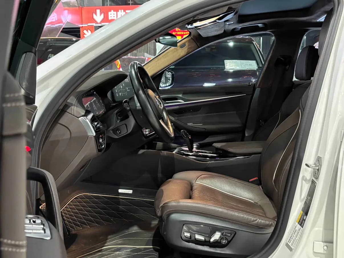 BMW 5 Series PHEV 2022 г. 66108 км. — фото 16