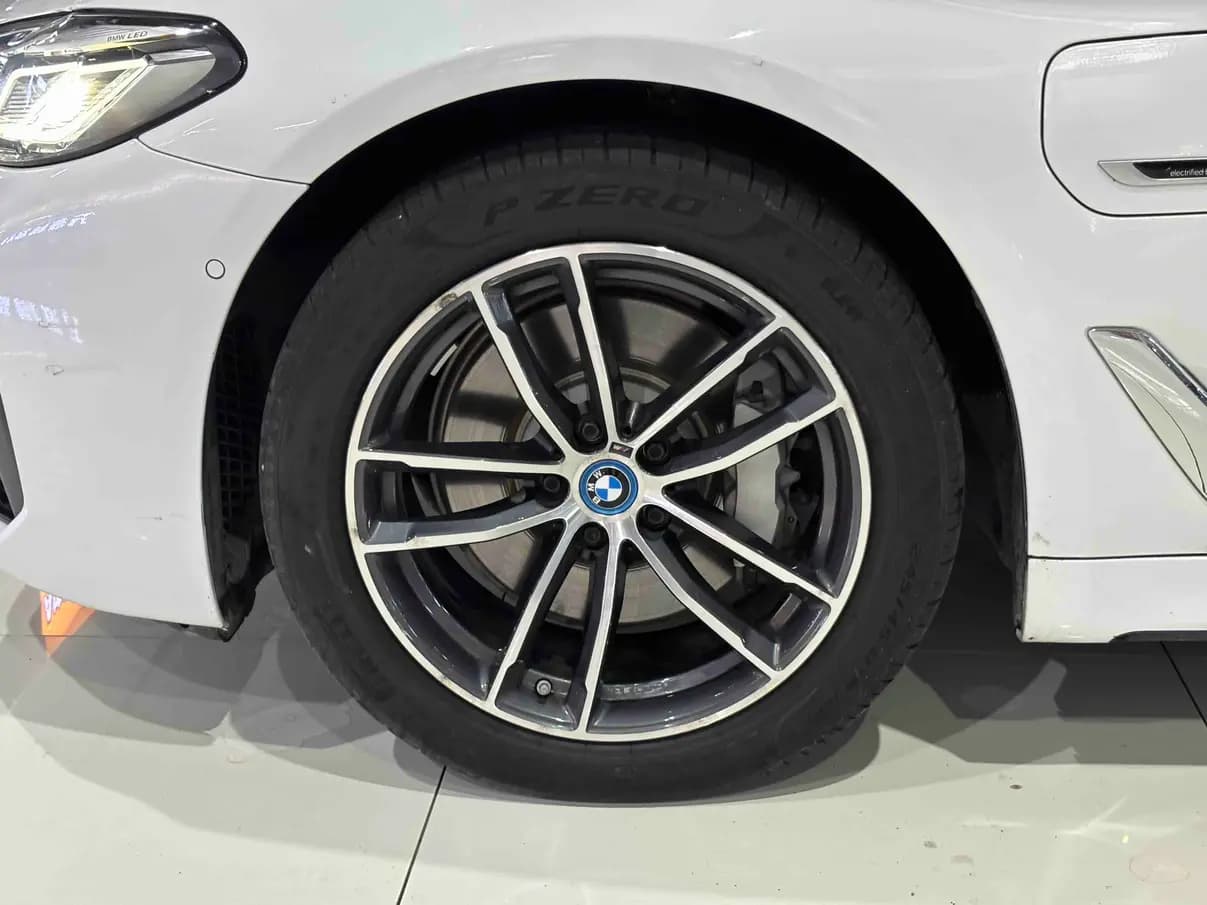 BMW 5 Series PHEV 2022 г. 66108 км. — фото 7
