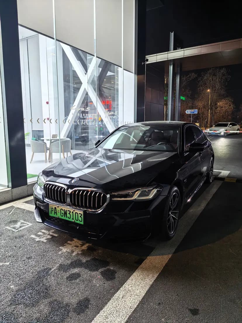 BMW 5 Series PHEV 2022 г. 21065 км.