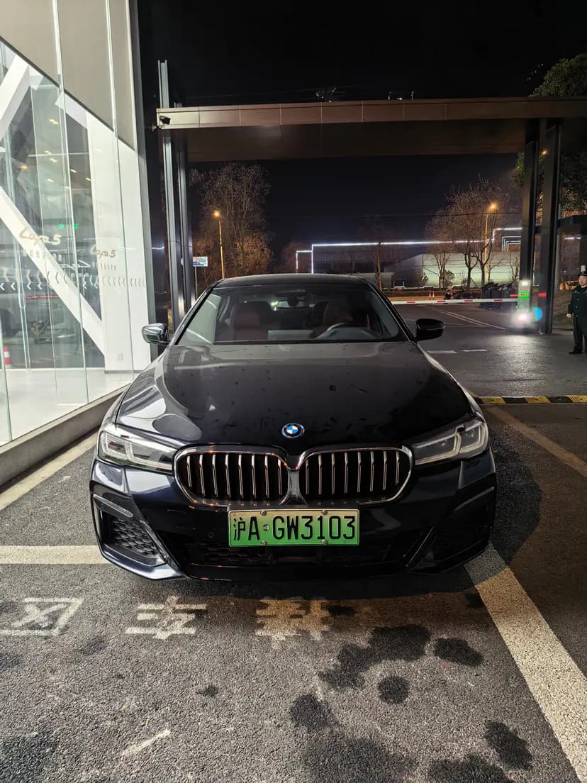 BMW 5 Series PHEV 2022 г. 21065 км. — фото 2