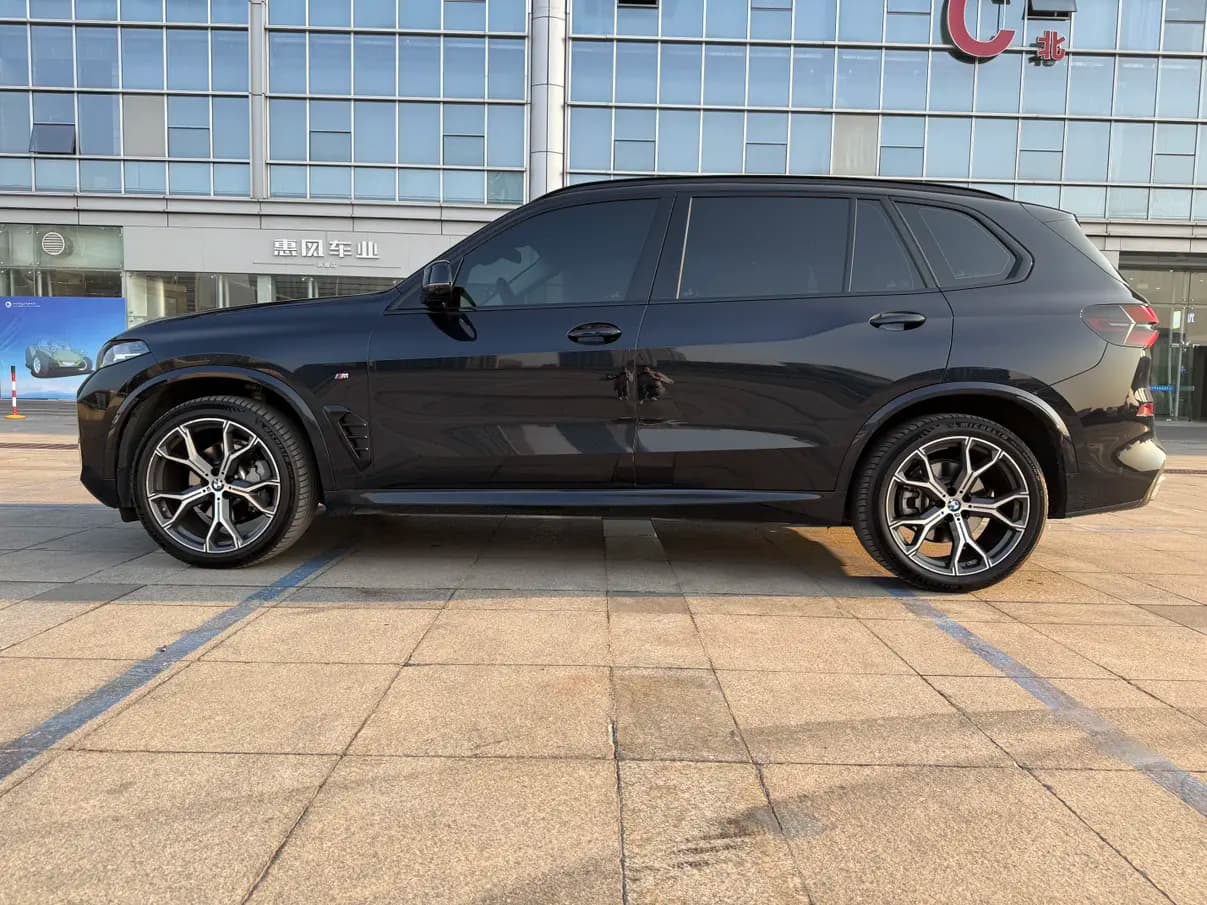 BMW X5 2025 г. 28106 км. — фото 2