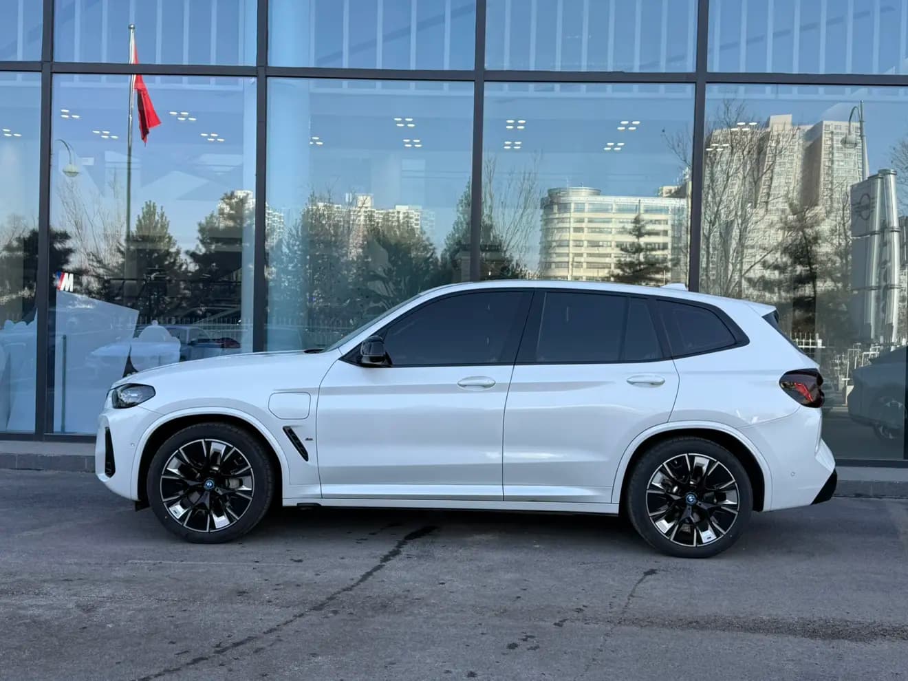 BMW iX3 2024 г. 28010 км. — фото 3