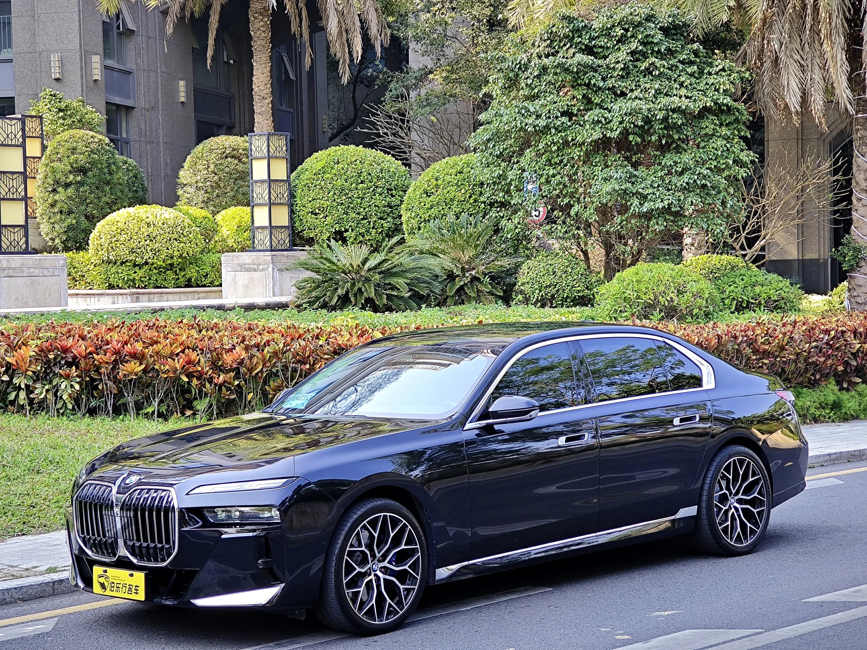 BMW 7 Series 2024 г. 26081 км.