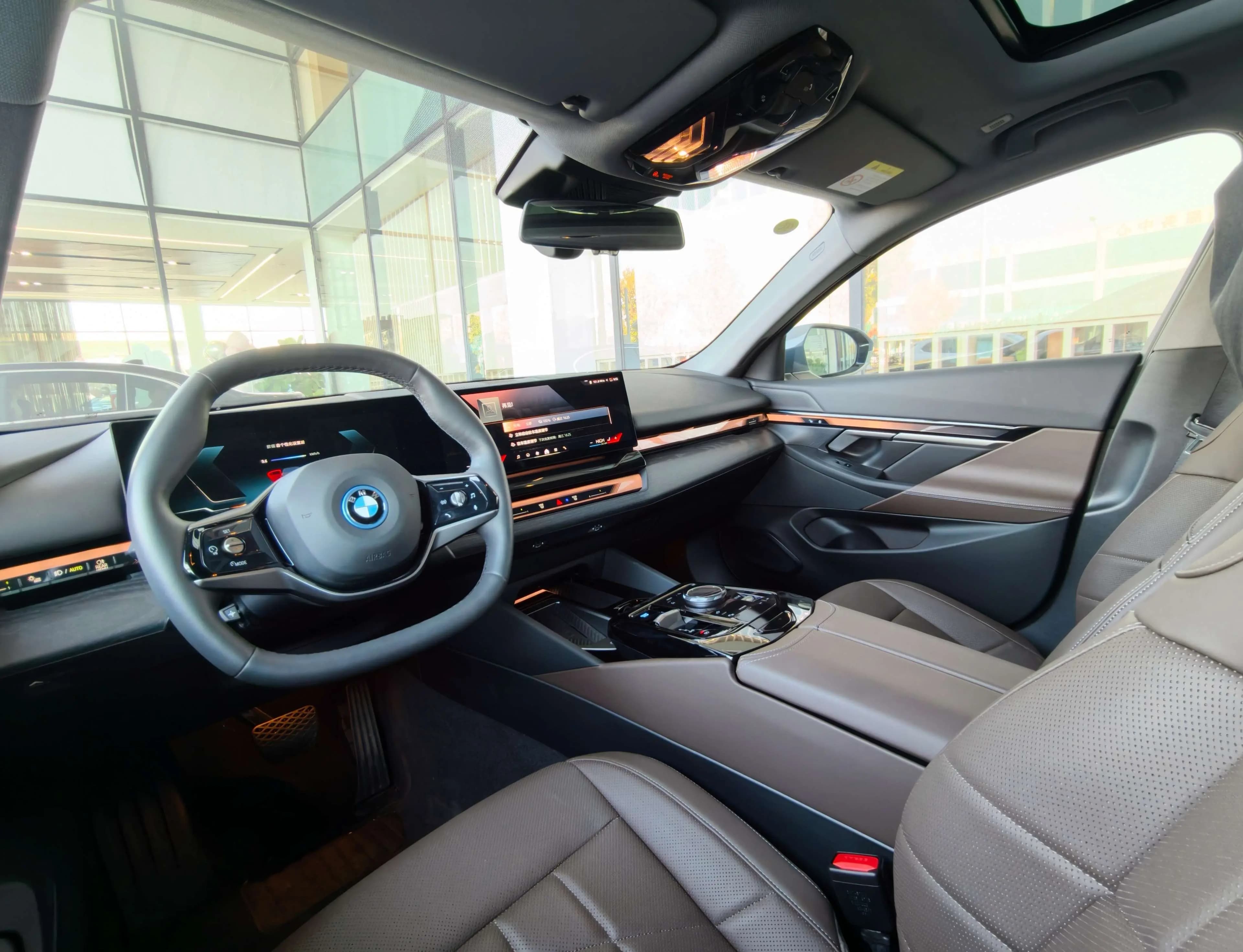 BMW i5 2025 г. 9052 км. — фото 12