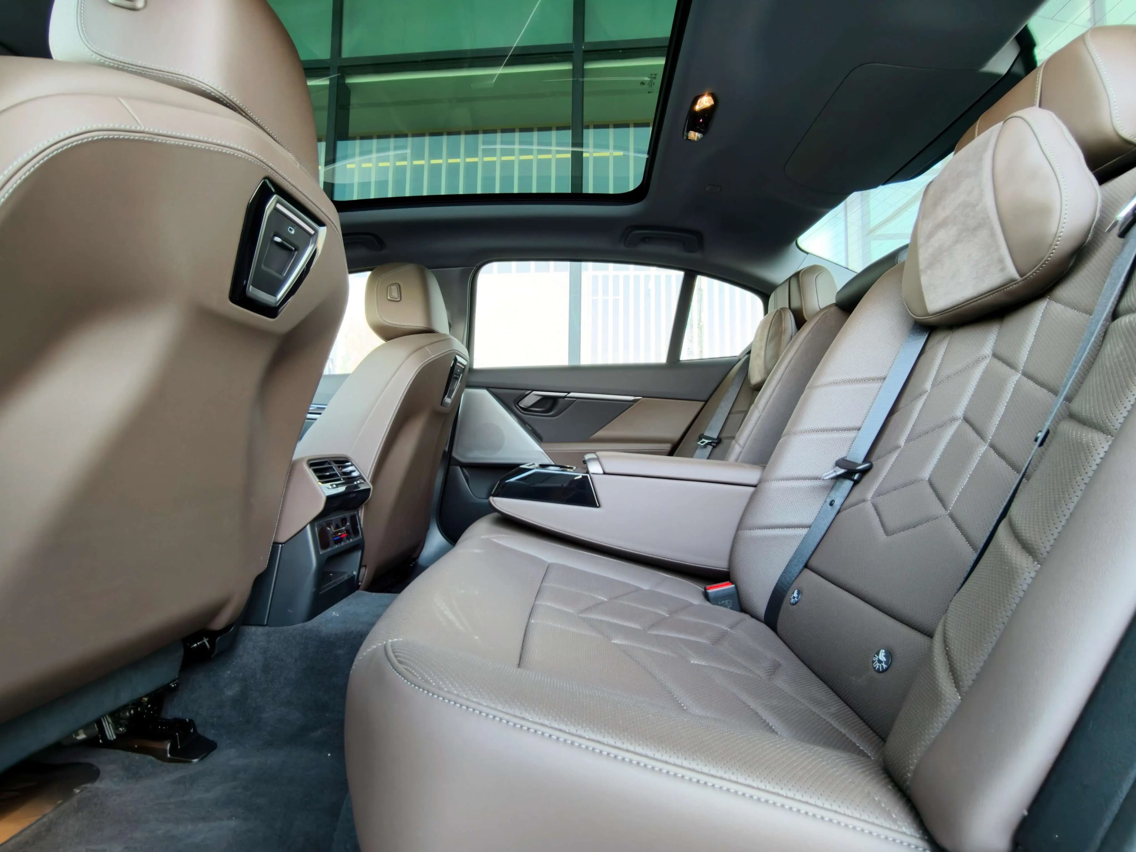 BMW i5 2025 г. 9052 км. — фото 14