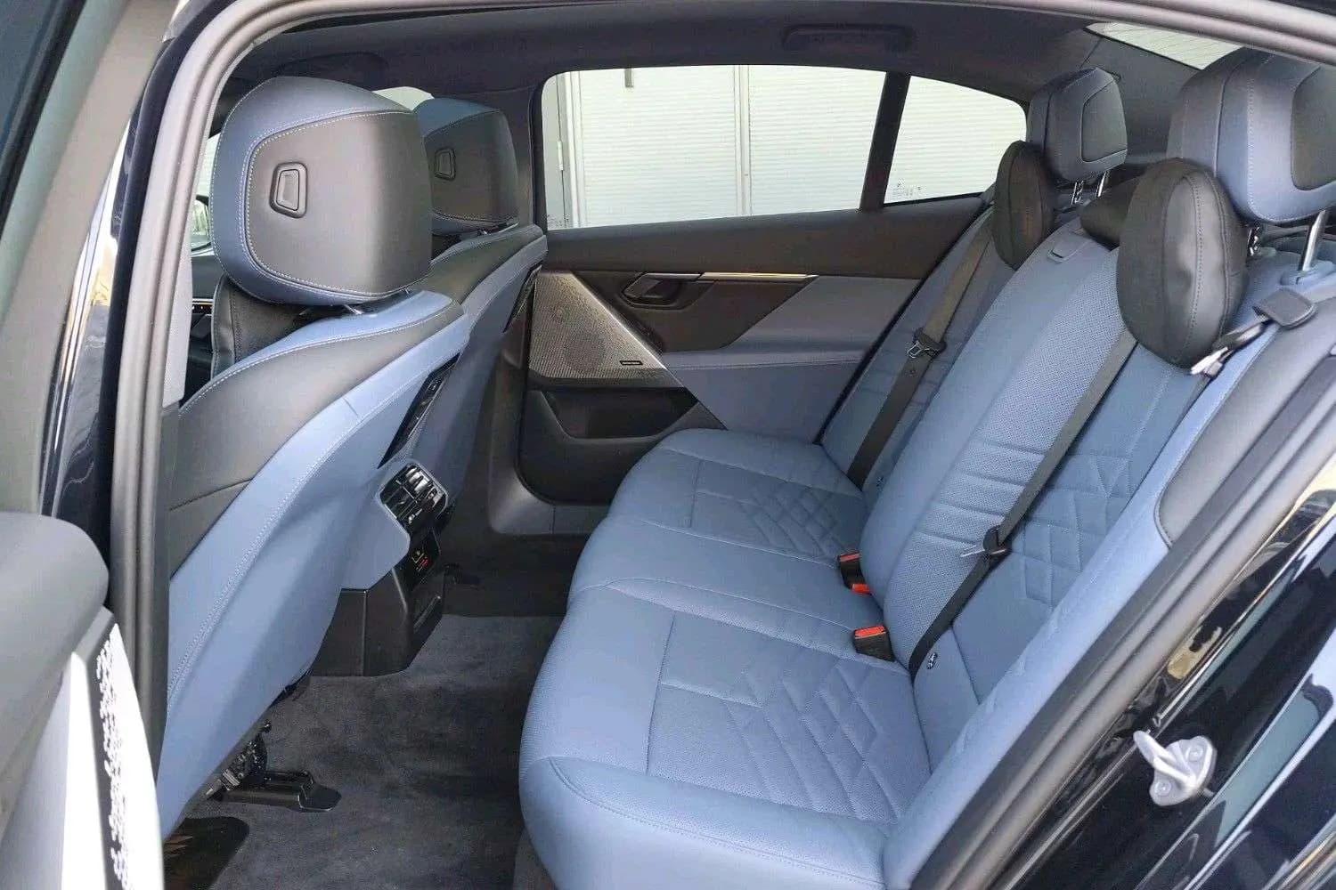 BMW i5 2025 г. 15050 км. — фото 11