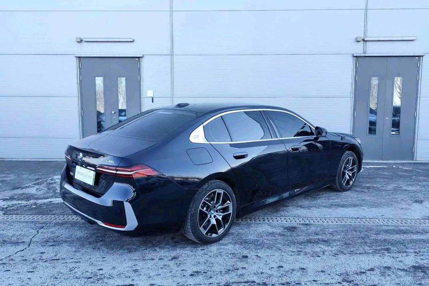 BMW i5 2025 г. 15050 км. — фото 4