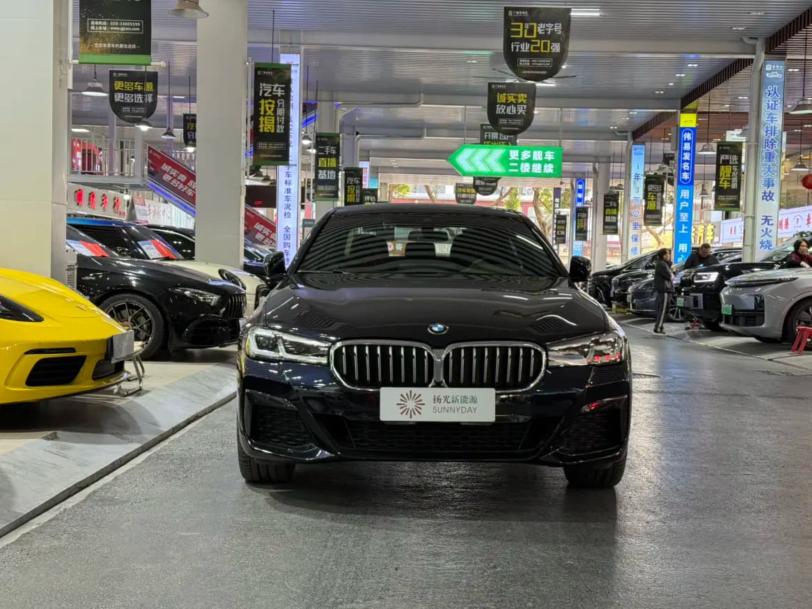 BMW 5 Series 2023 г. 30079 км. — фото 2