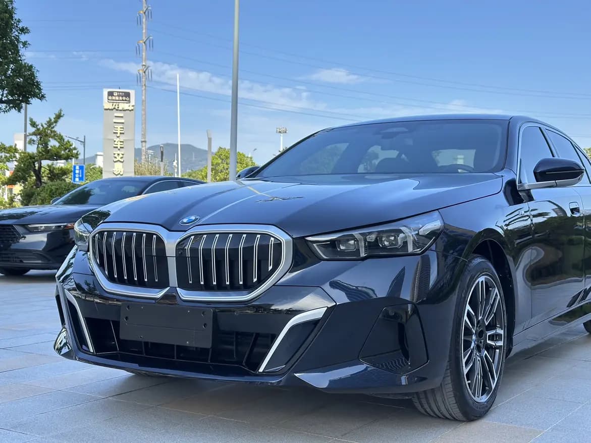 BMW 5 Series 2024 г. 27778 км. — фото 7