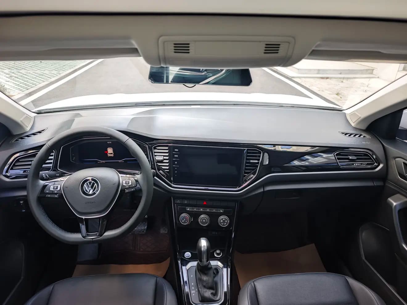 Volkswagen T-Roc 2022 г. 33106 км. — фото 17