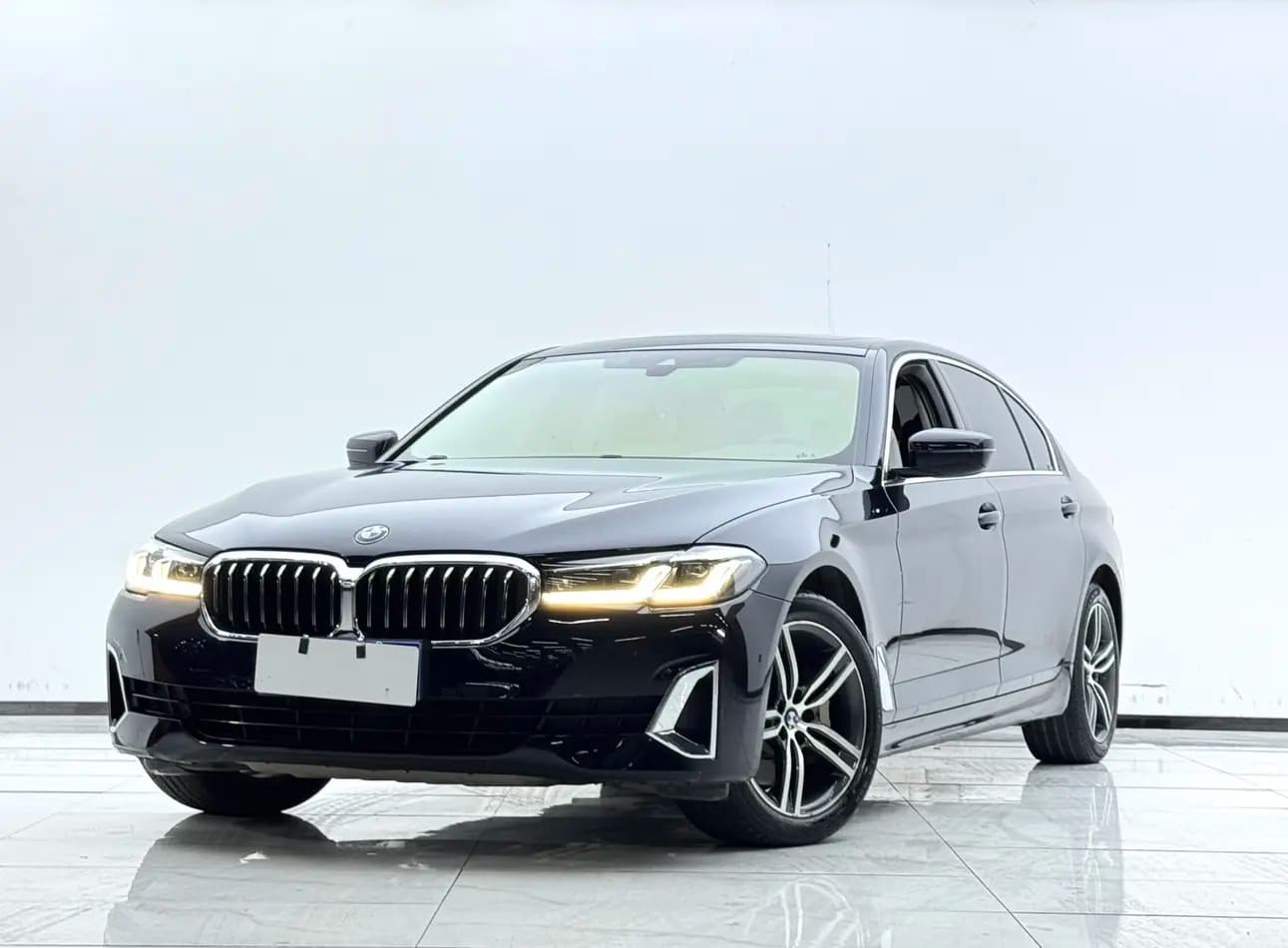 BMW 5 Series 2021 г. 64300 км.