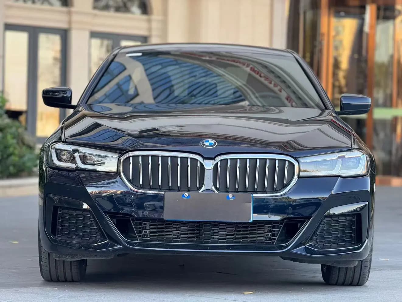 BMW 5 Series 2022 г. 82101 км. — фото 2