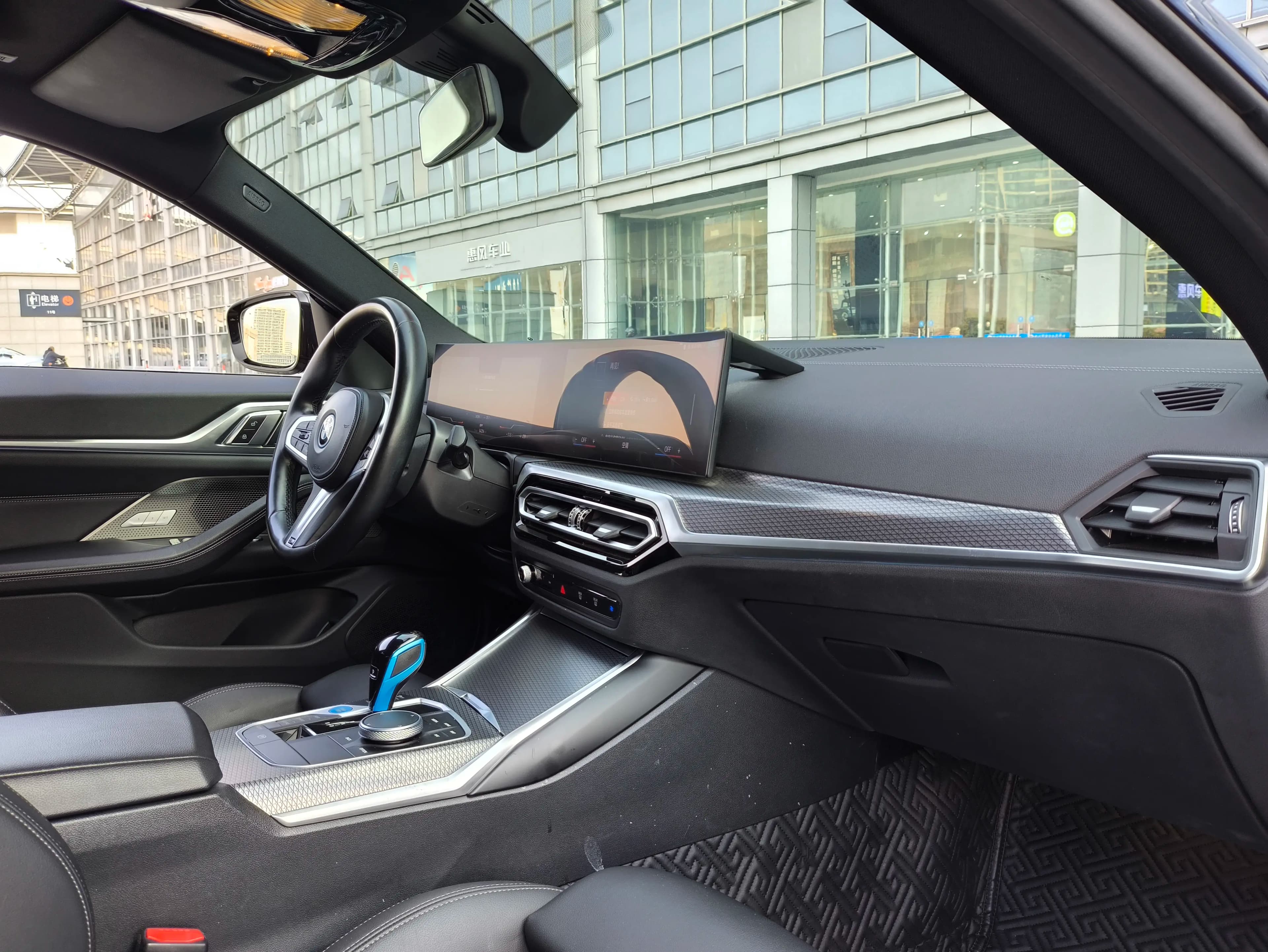 BMW i4 2022 г. 34096 км. — фото 10