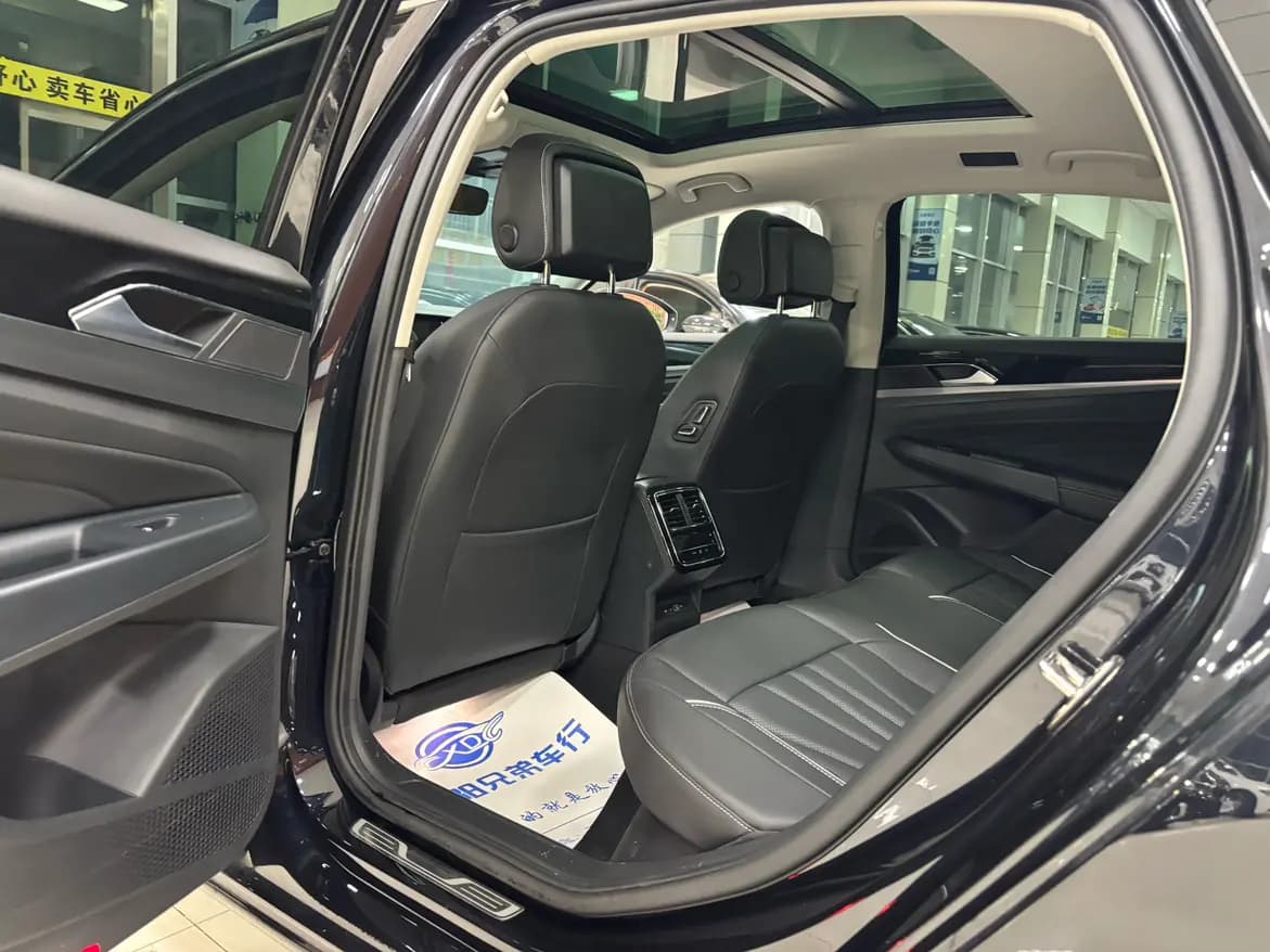 Volkswagen Passat 2023 г. 16350 км. — фото 8