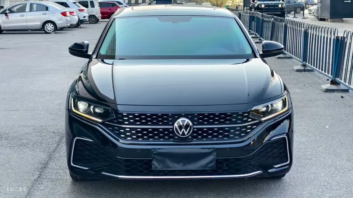 Volkswagen Passat 2022 г. 40051 км. — фото 2