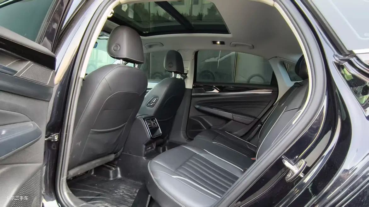 Volkswagen Passat 2022 г. 40051 км. — фото 9