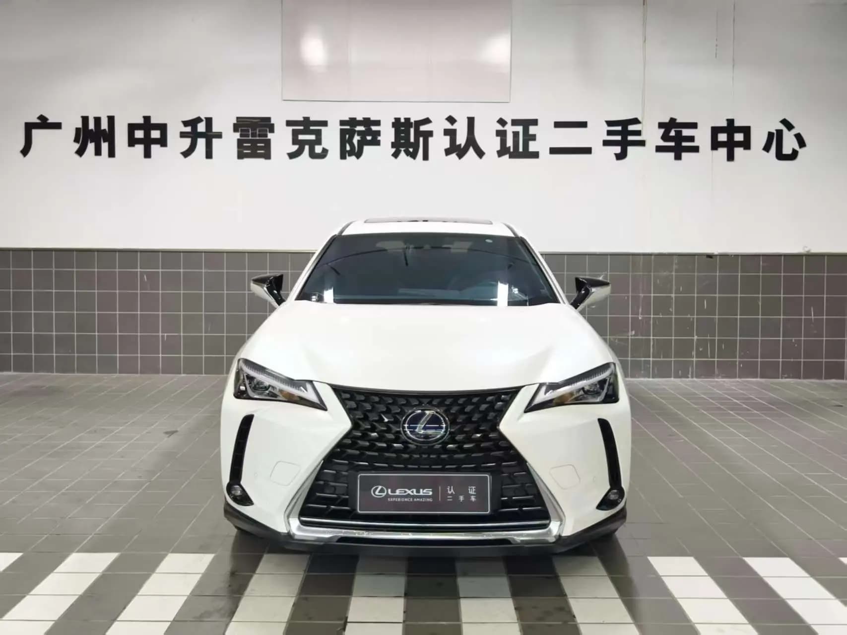 Lexus UX EV 2021 г. 40115 км. — фото 2