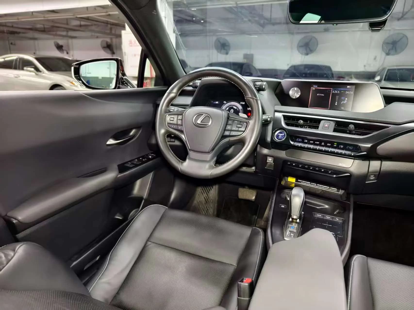 Lexus UX EV 2021 г. 40115 км. — фото 12
