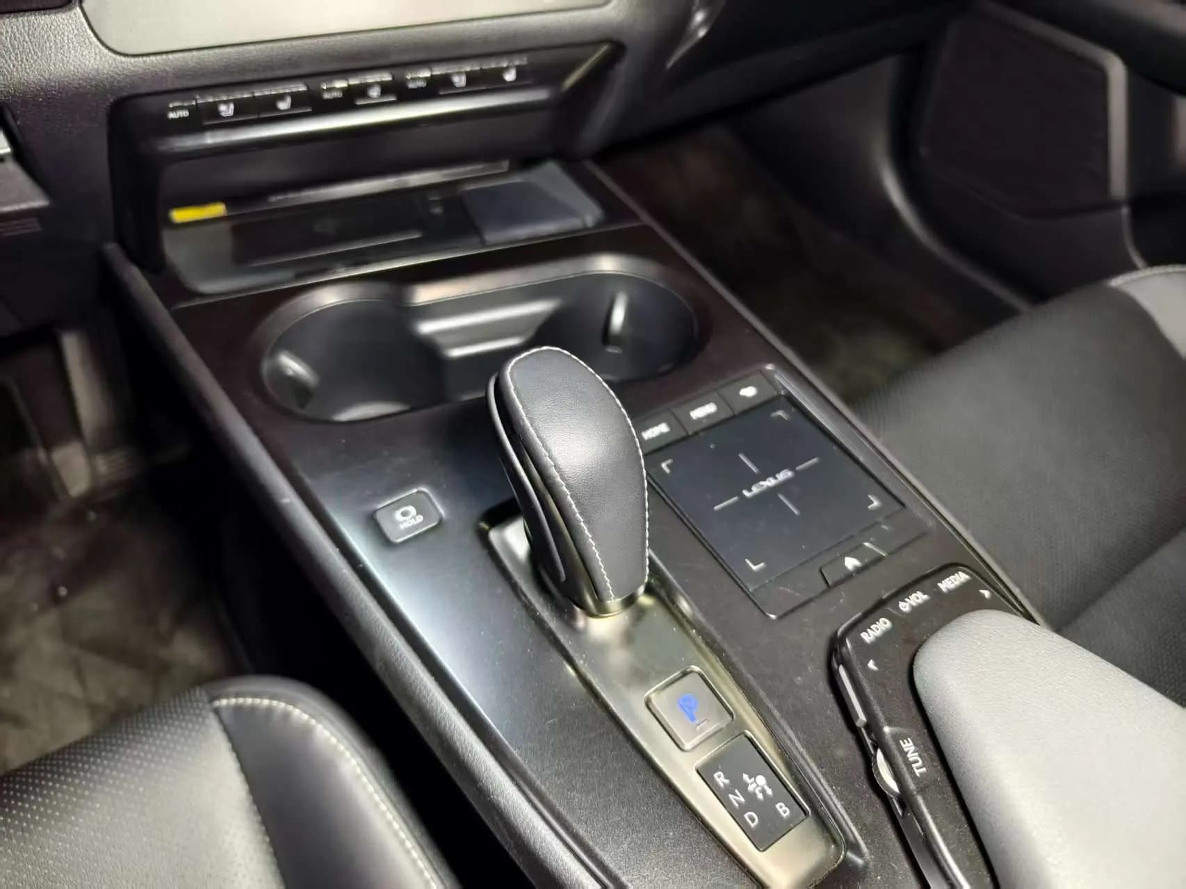 Lexus UX EV 2021 г. 40115 км. — фото 13