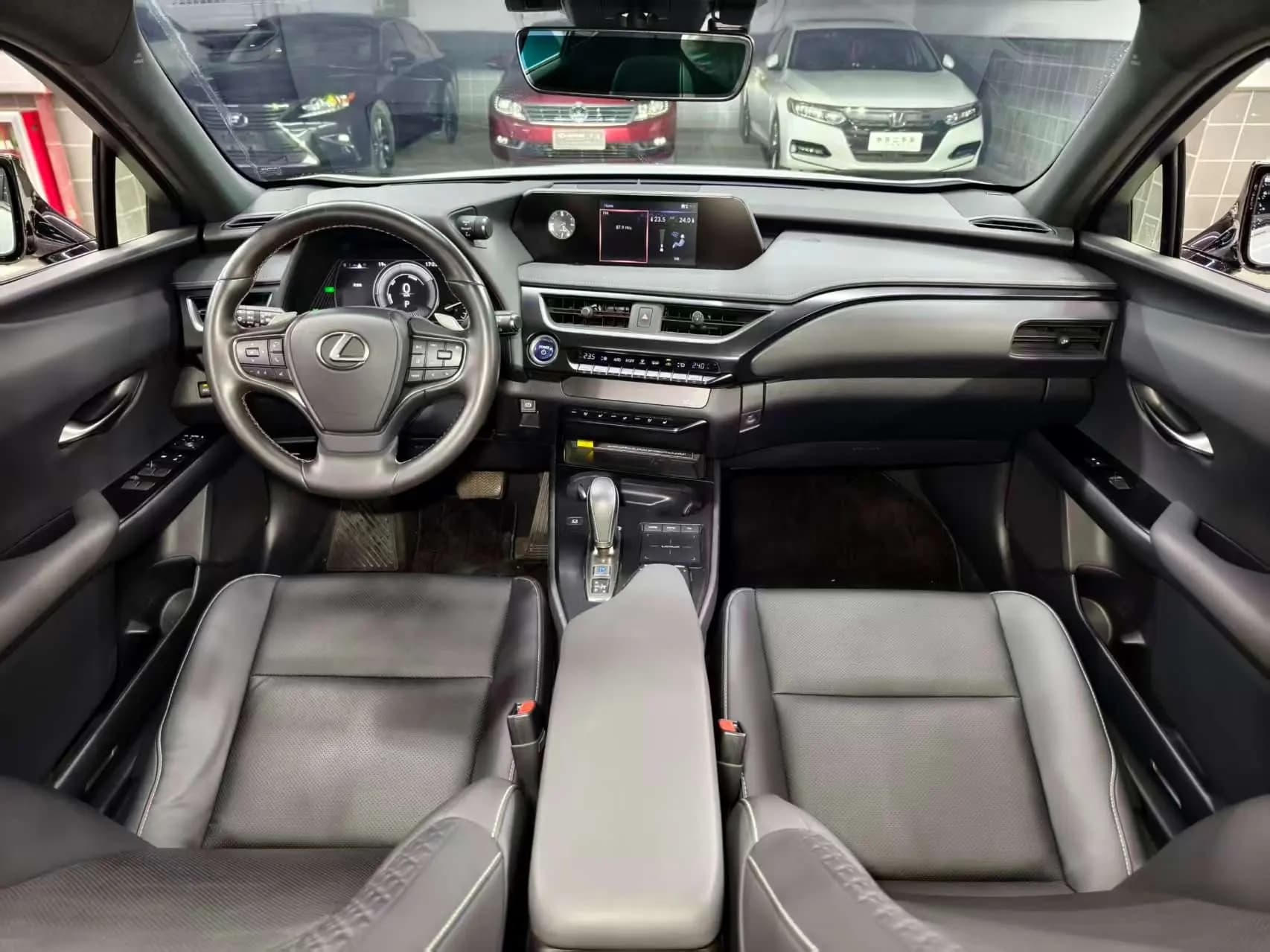 Lexus UX EV 2021 г. 40115 км. — фото 14