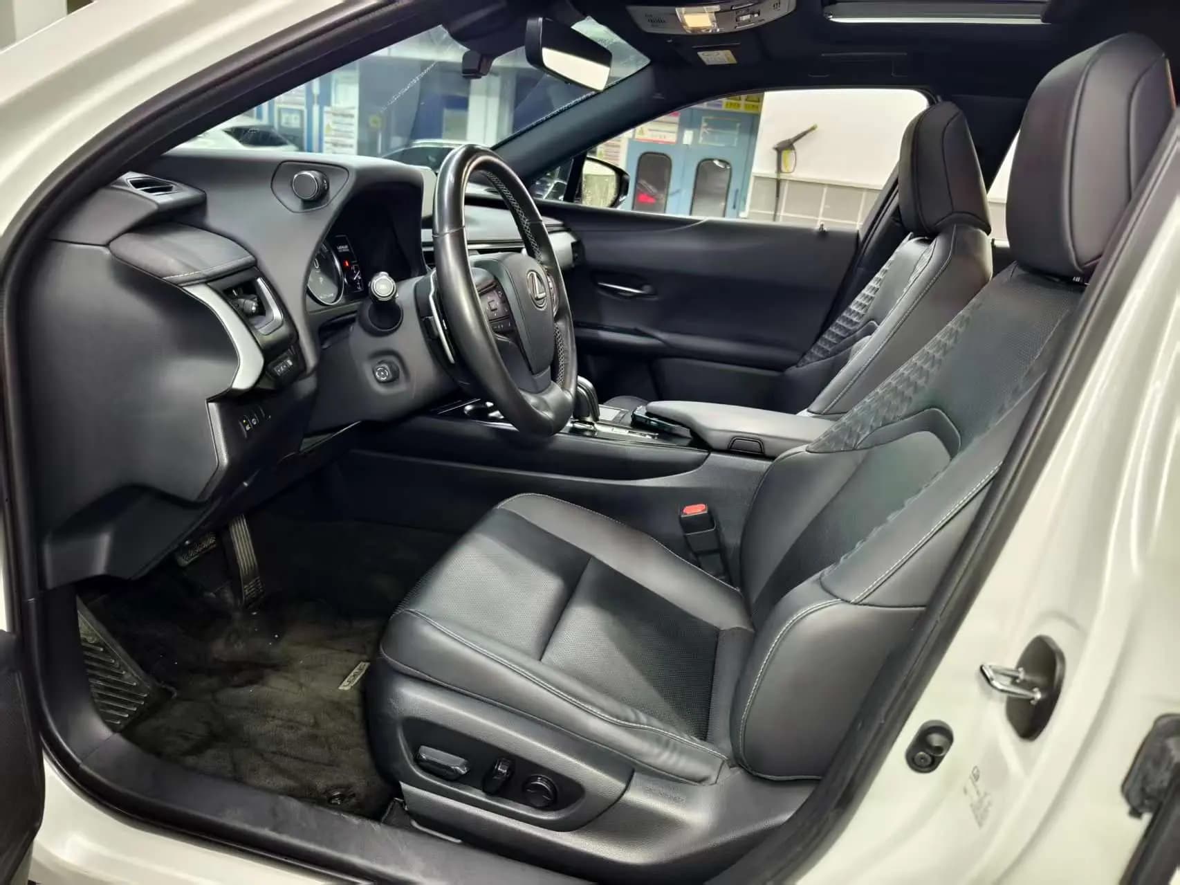 Lexus UX EV 2021 г. 40115 км. — фото 15