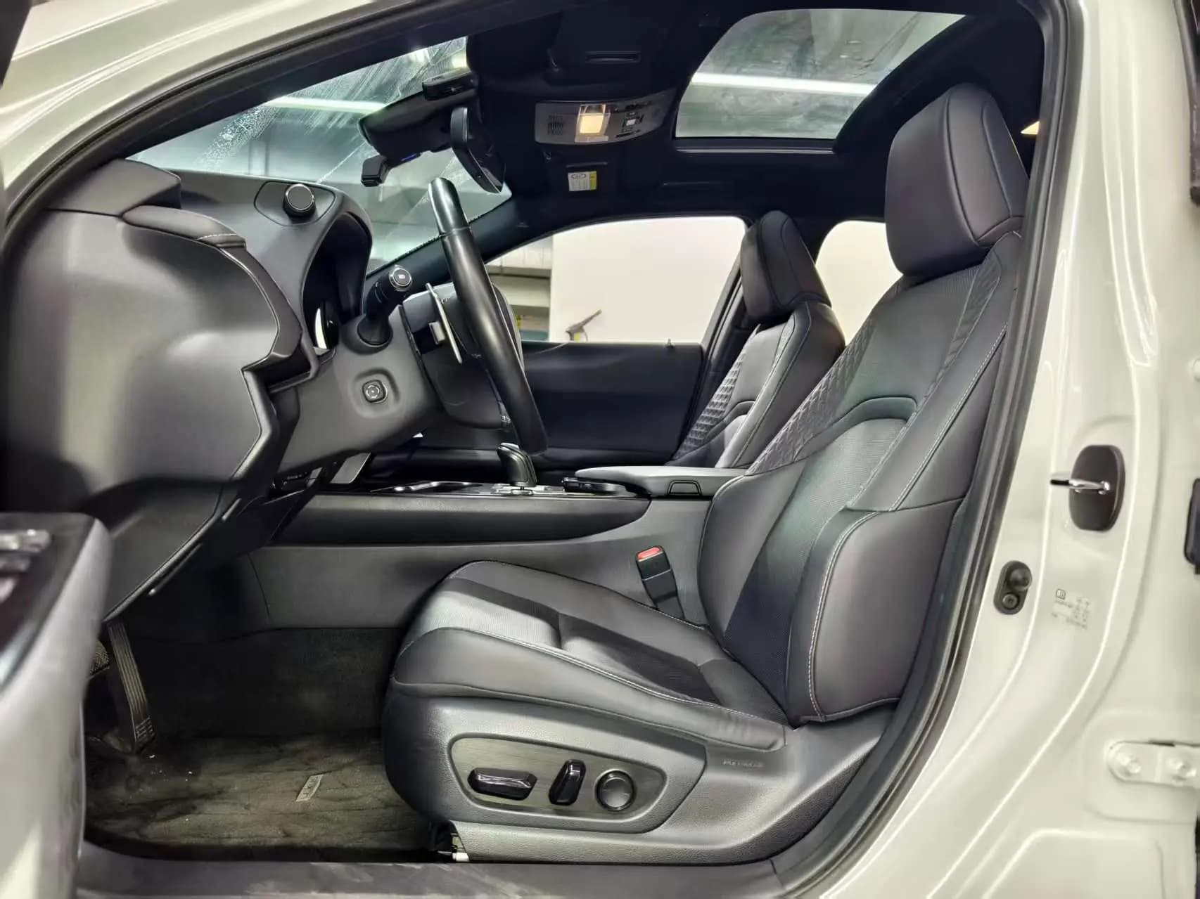 Lexus UX EV 2021 г. 40115 км. — фото 19