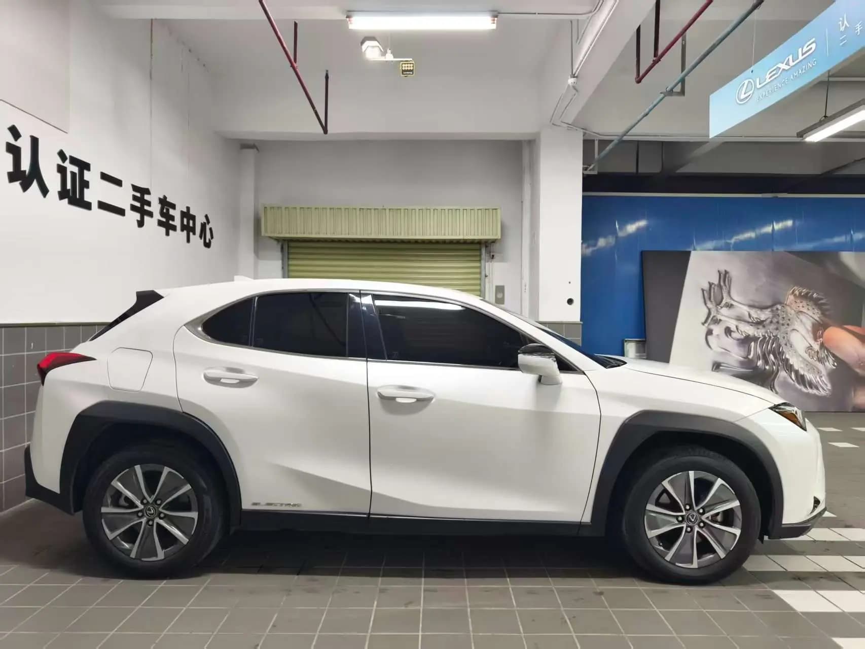 Lexus UX EV 2021 г. 40115 км. — фото 4