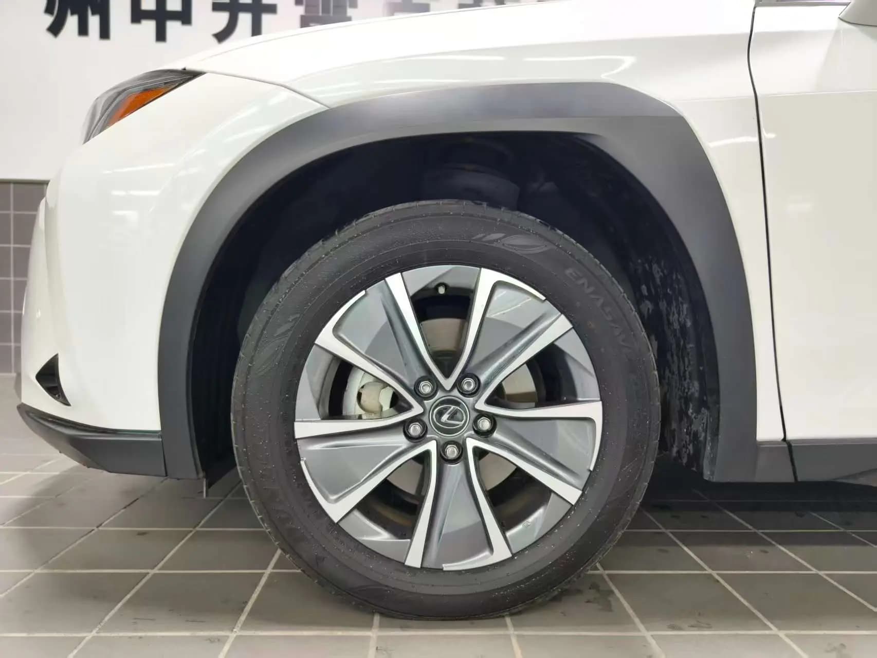 Lexus UX EV 2021 г. 40115 км. — фото 6