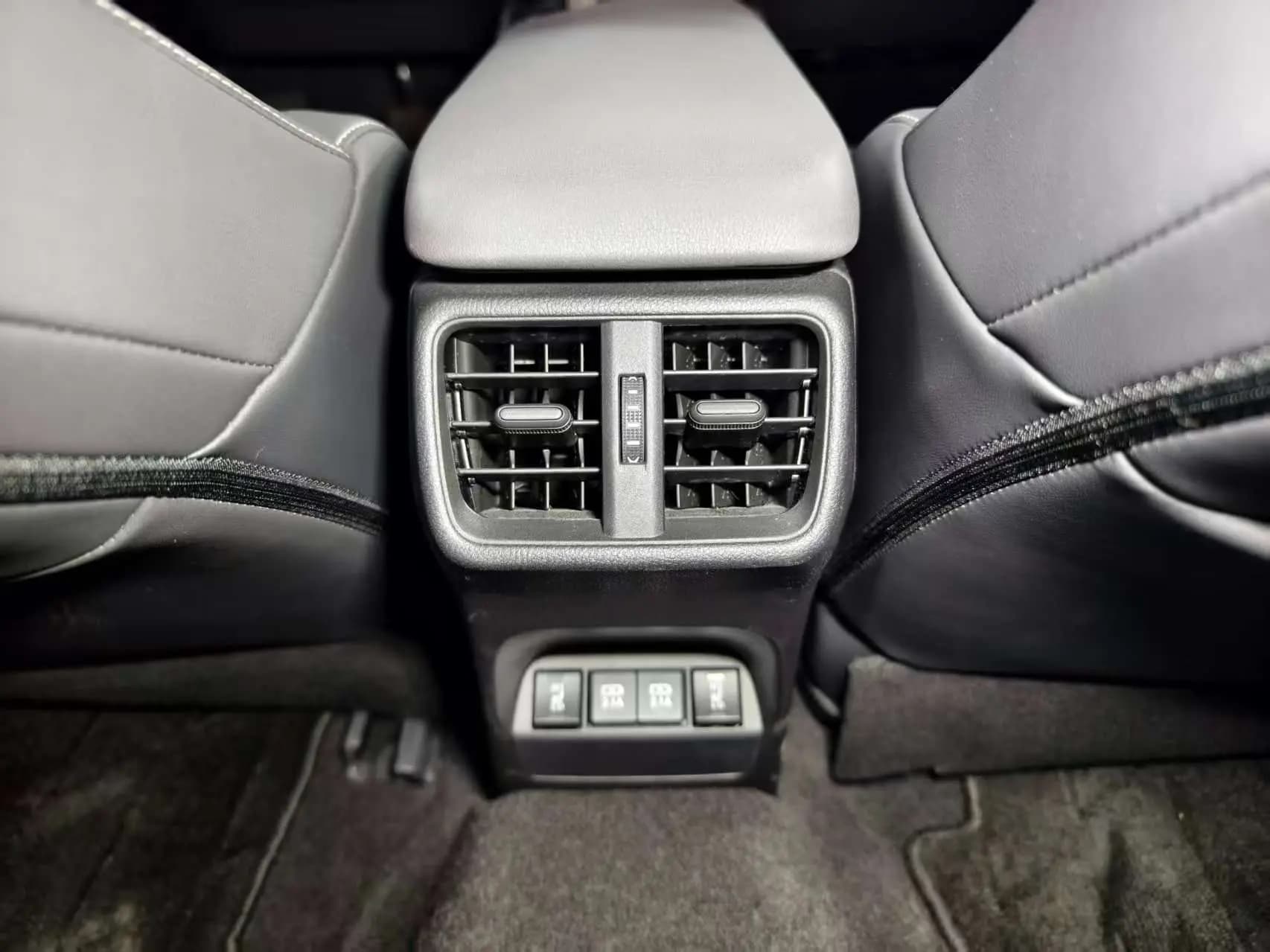 Lexus UX EV 2021 г. 40115 км. — фото 7