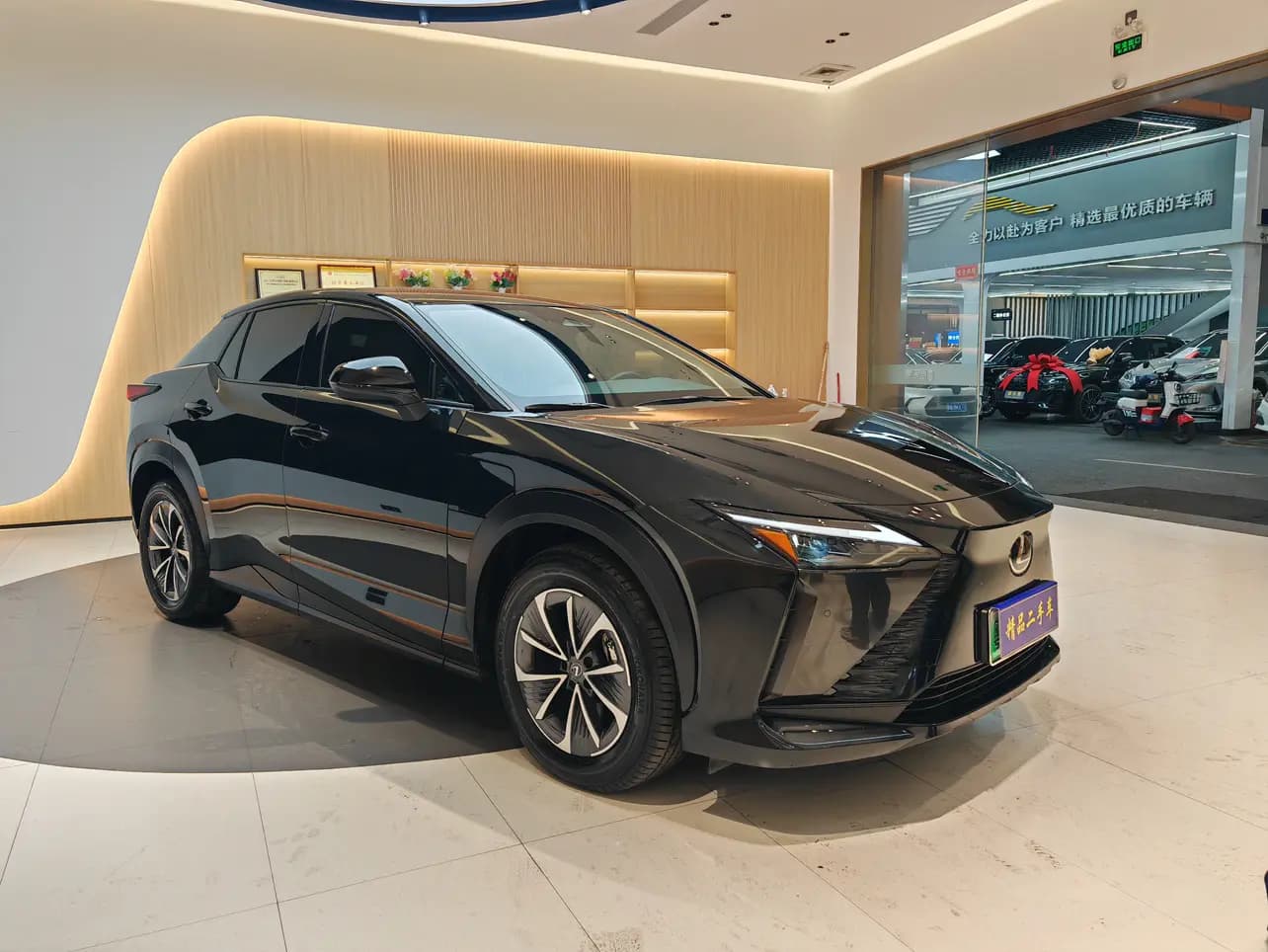 Lexus RZ 2023 г. 31095 км. — фото 3