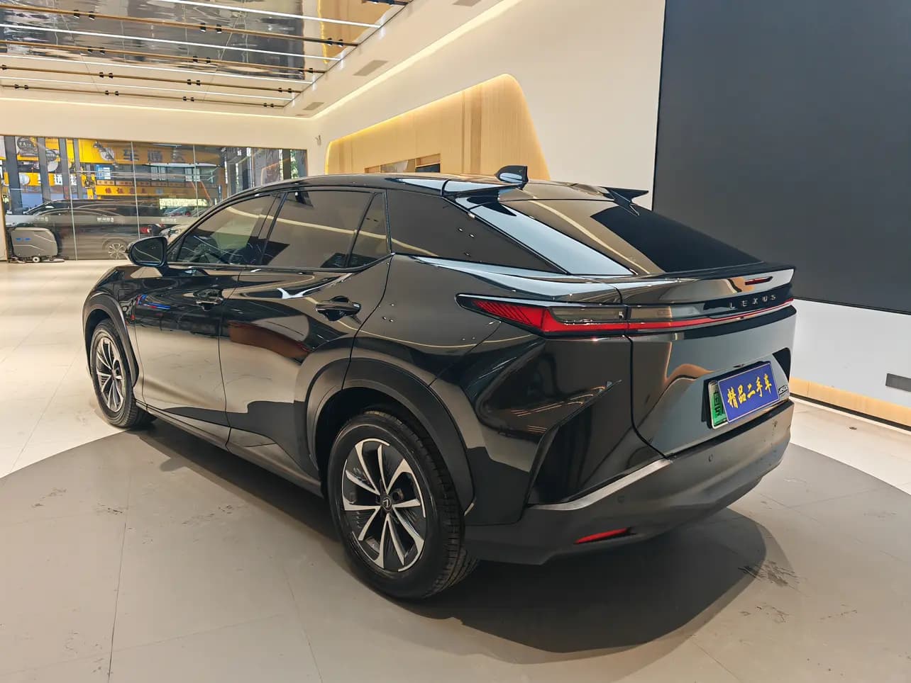 Lexus RZ 2023 г. 31095 км. — фото 4