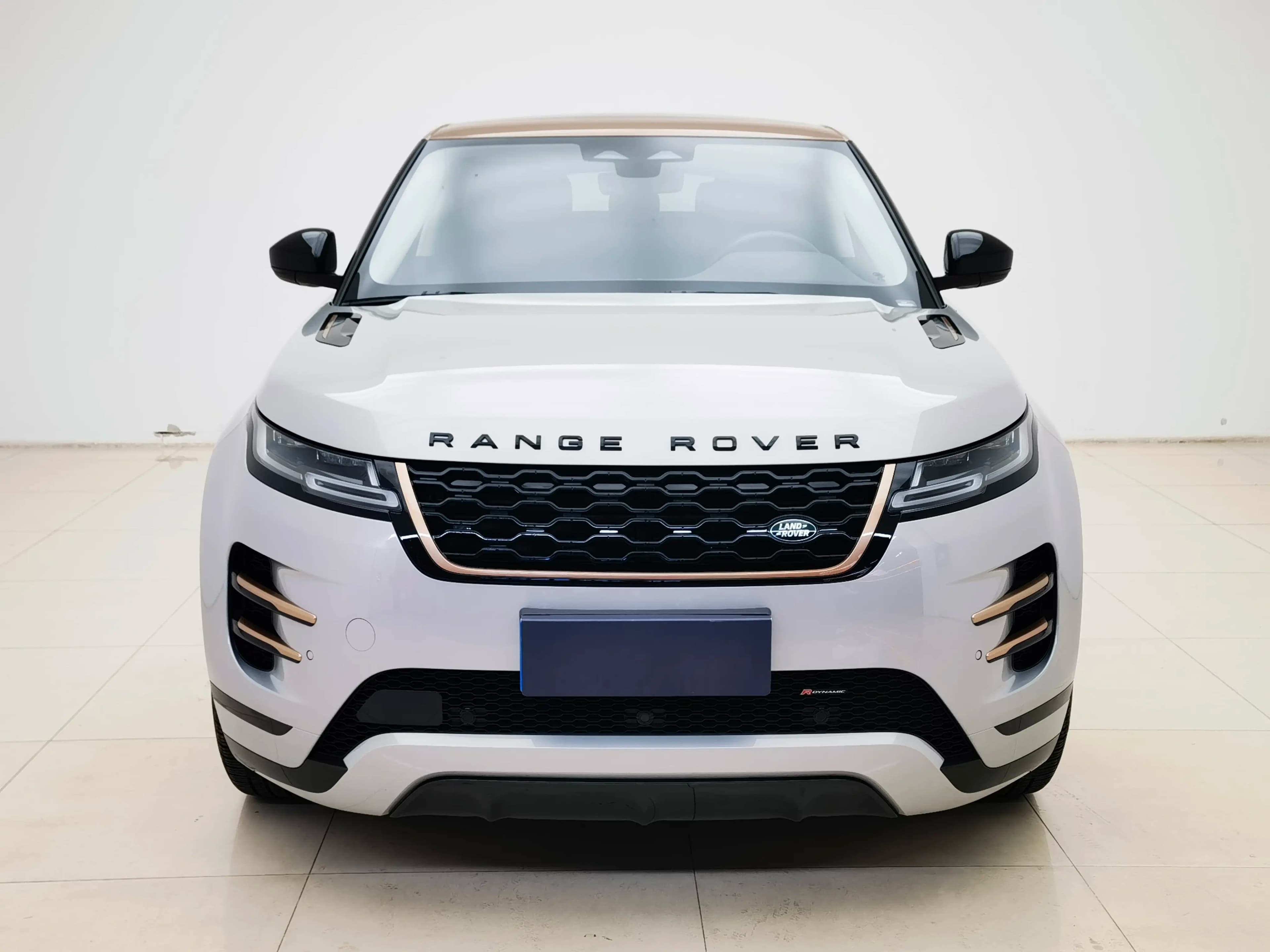 Land Rover Range Rover Evoque 2023 г. 37115 км. — фото 2