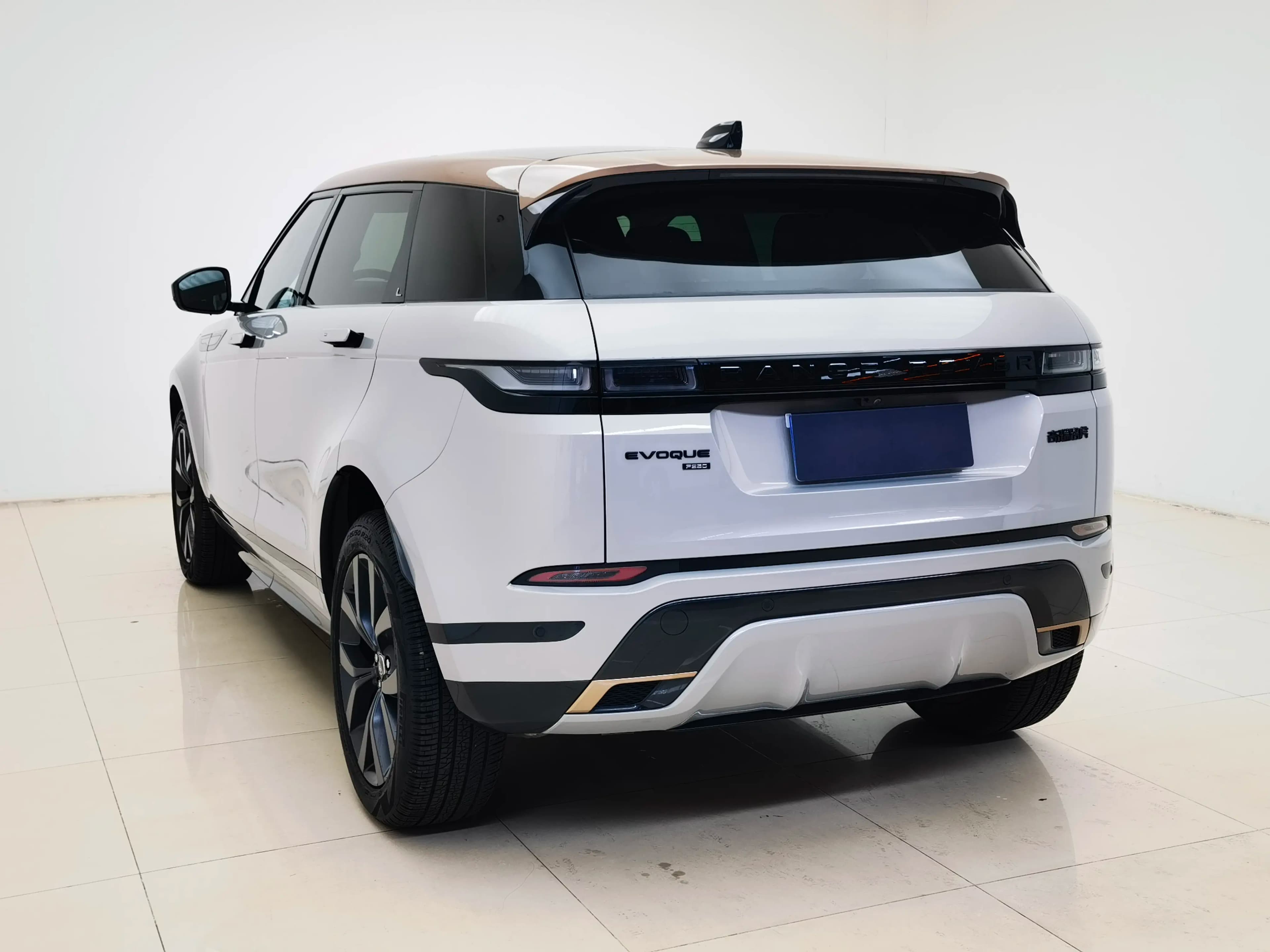 Land Rover Range Rover Evoque 2023 г. 37115 км. — фото 4