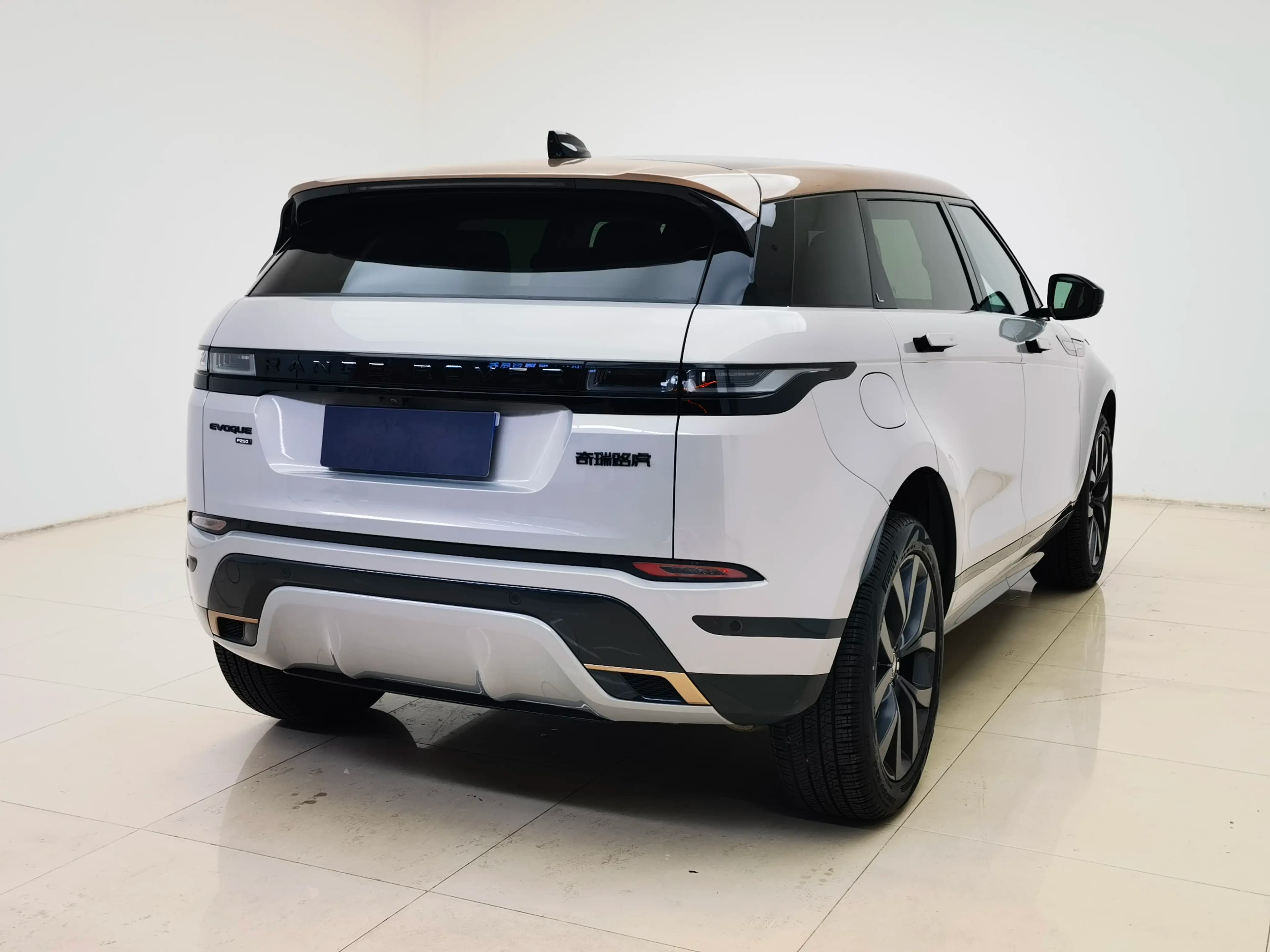 Land Rover Range Rover Evoque 2023 г. 37115 км. — фото 6