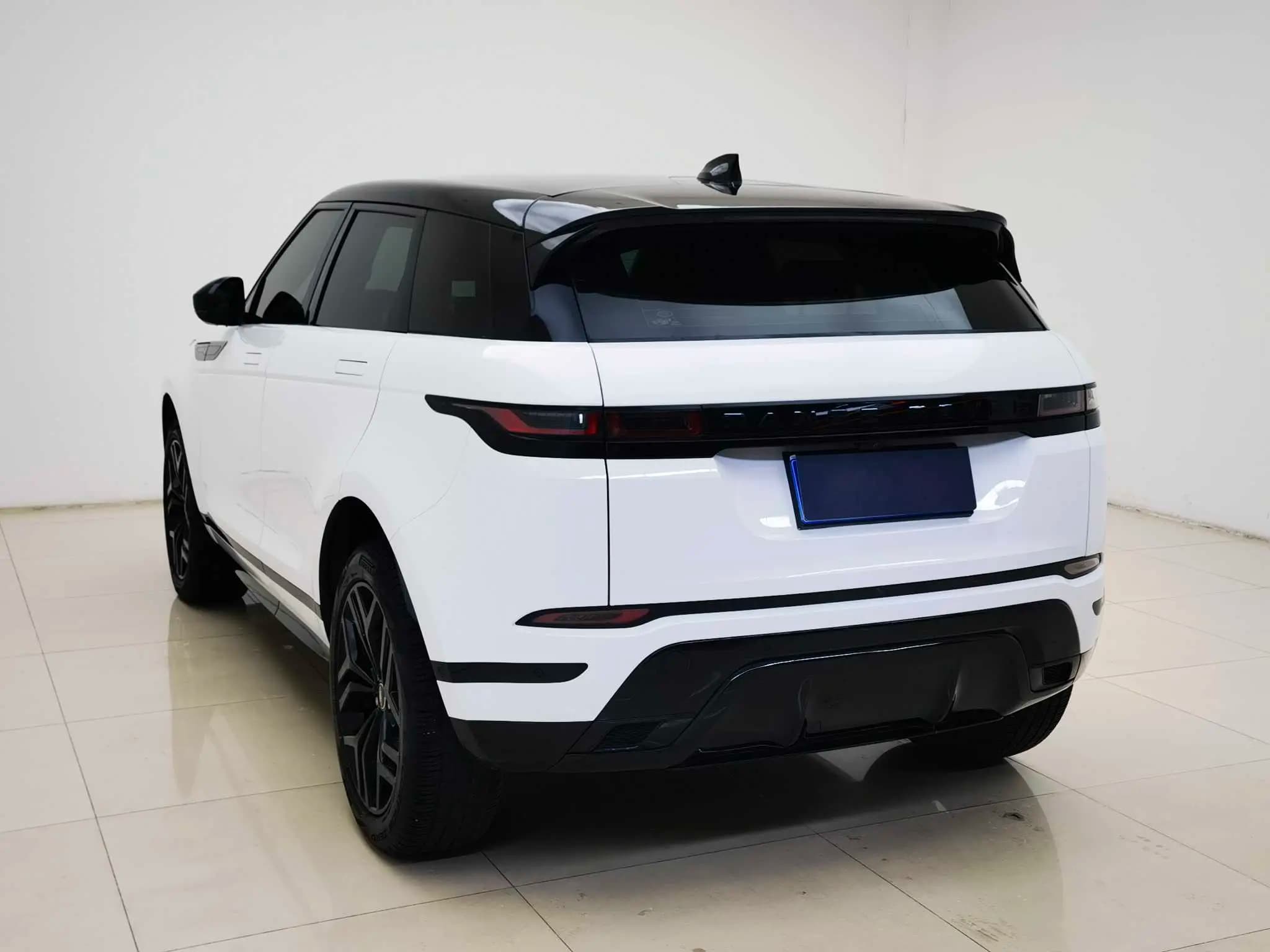 Land Rover Range Rover Evoque 2021 г. 63116 км. — фото 4