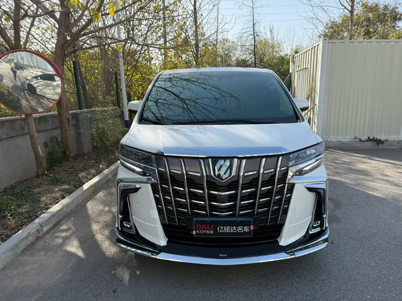 Toyota Alphard 2022 г. 77013 км. — фото 2