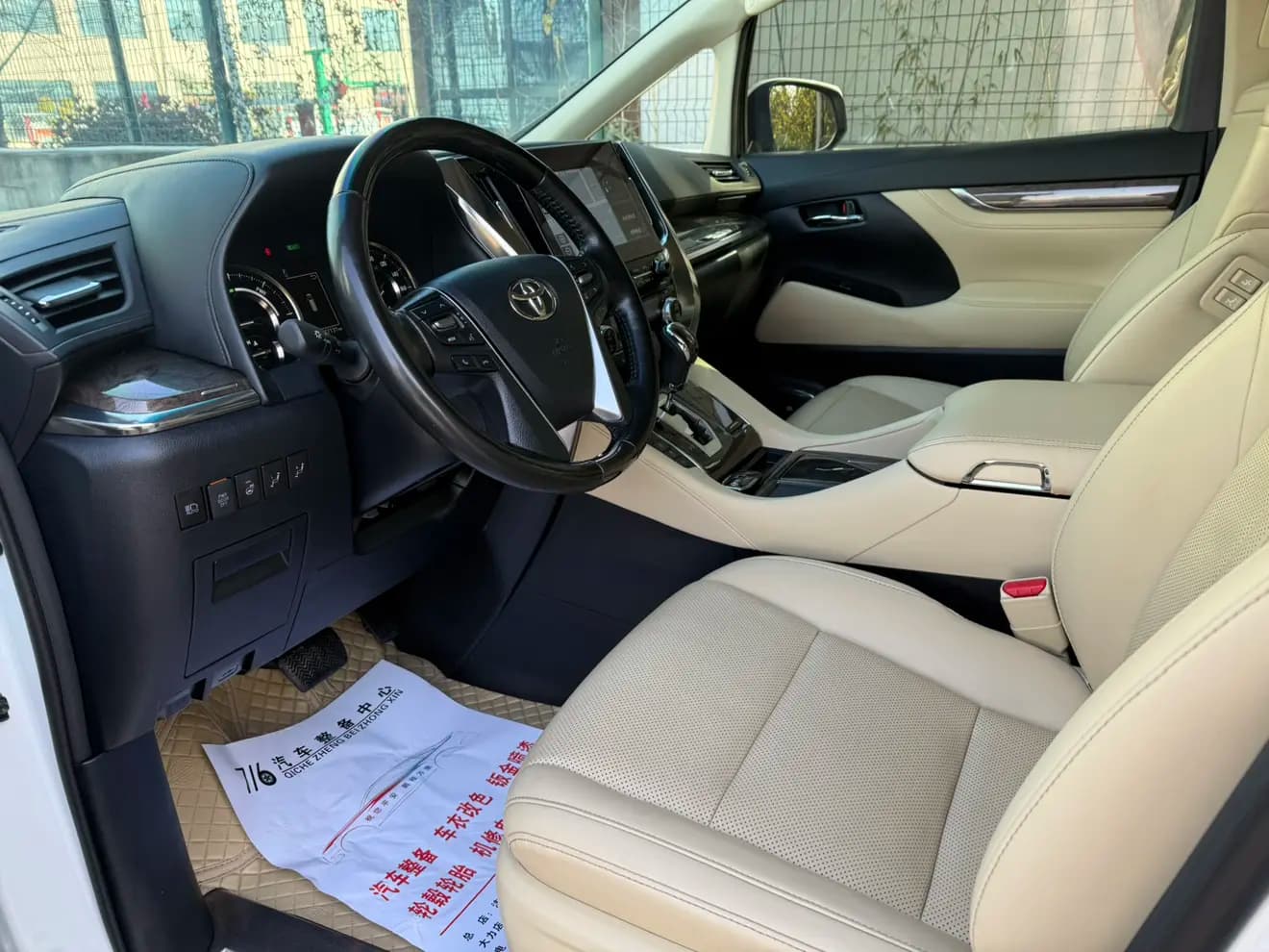Toyota Alphard 2022 г. 77013 км. — фото 10