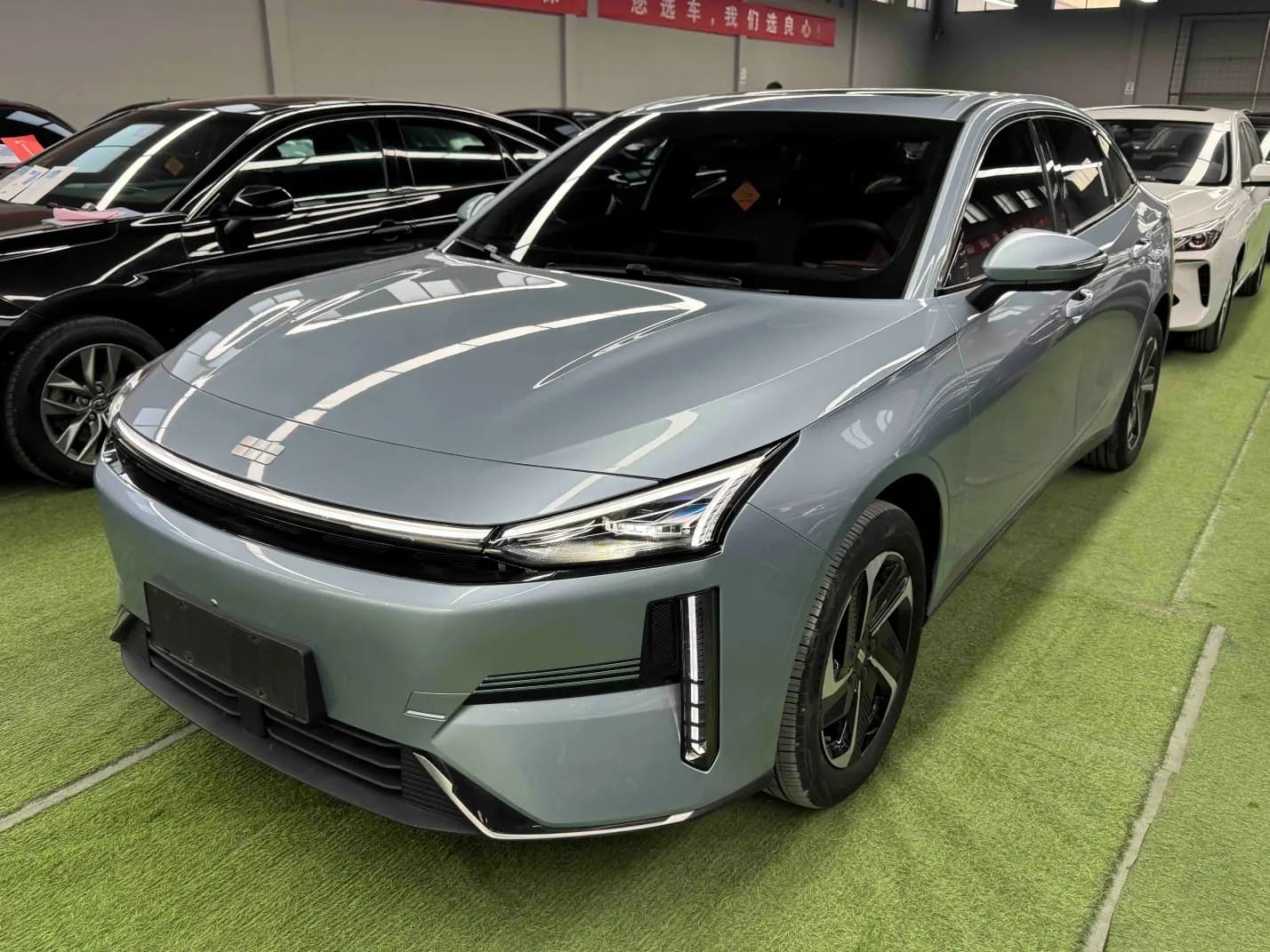 Geely Galaxy L6 2025 г. 7423 км.
