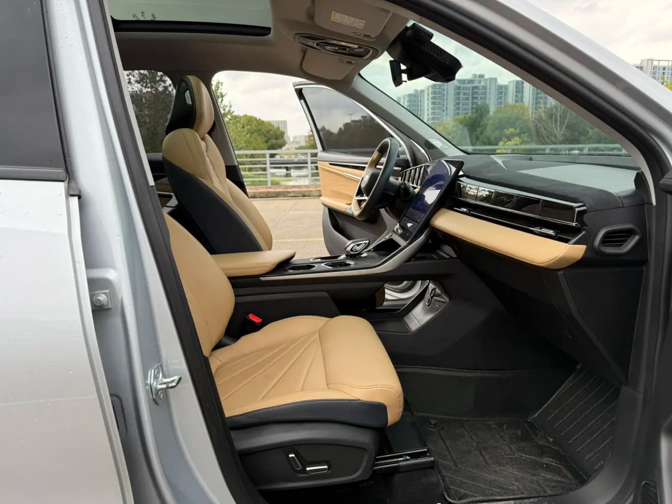 Geely Atlas L 2023 г. 69982 км. — фото 16