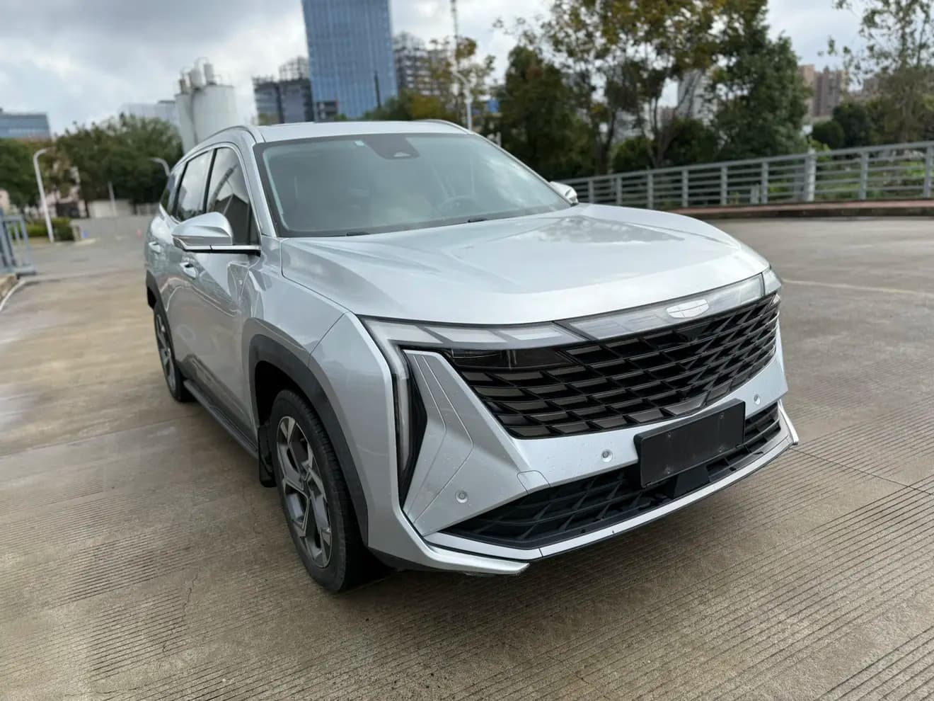 Geely Atlas L 2023 г. 69982 км. — фото 3