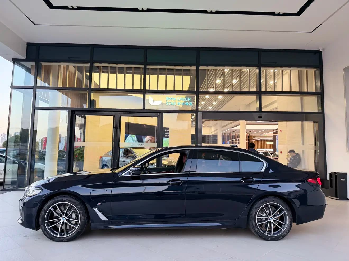 BMW 5 Series PHEV 2021 г. 40700 км. — фото 3
