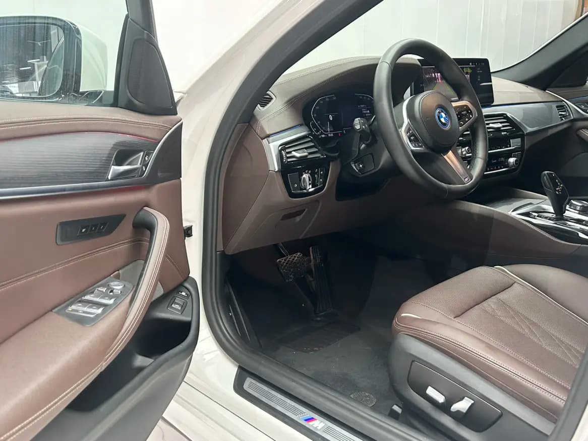 BMW 5 Series PHEV 2022 г. 72116 км. — фото 14