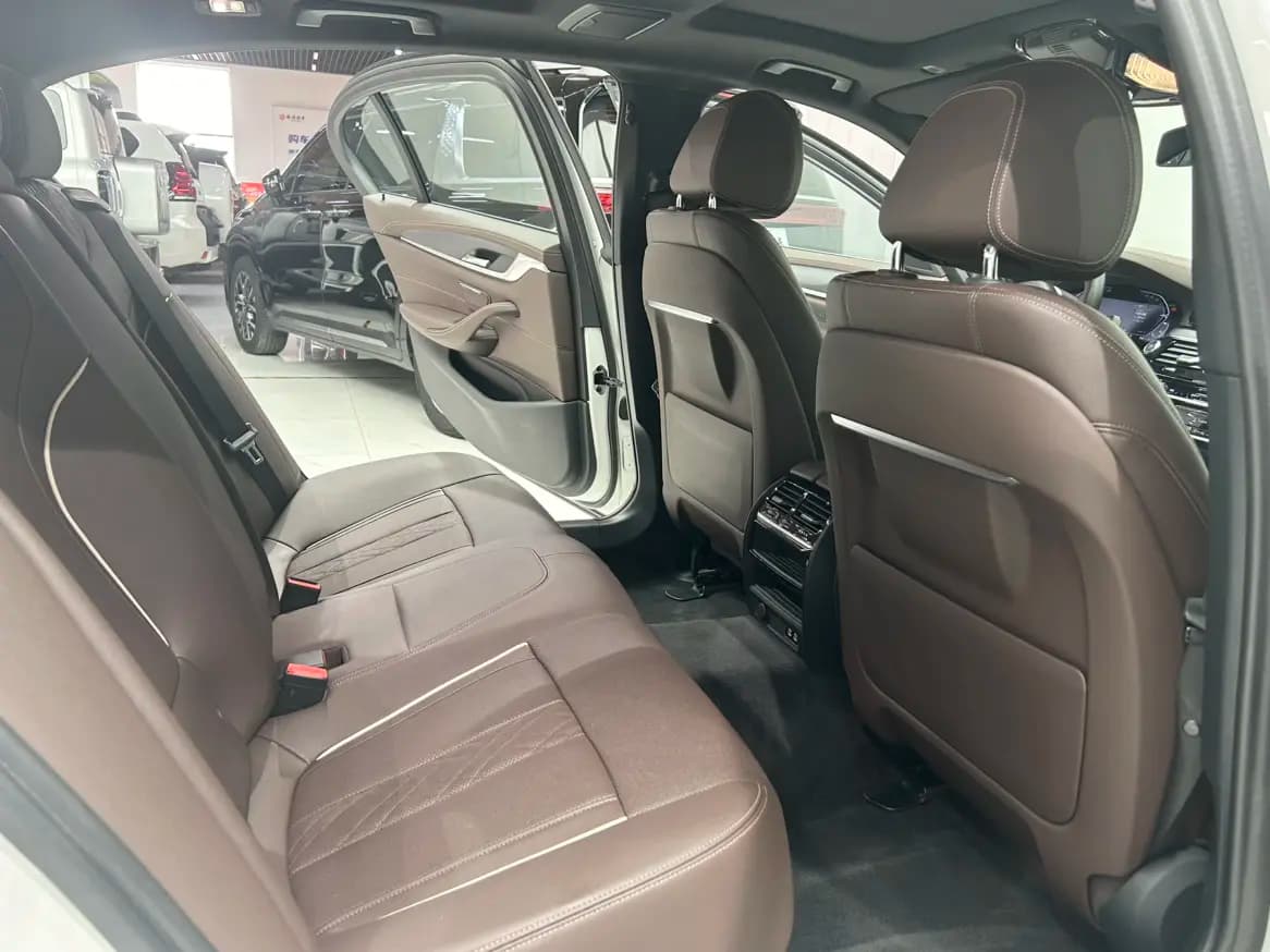 BMW 5 Series PHEV 2022 г. 72116 км. — фото 16