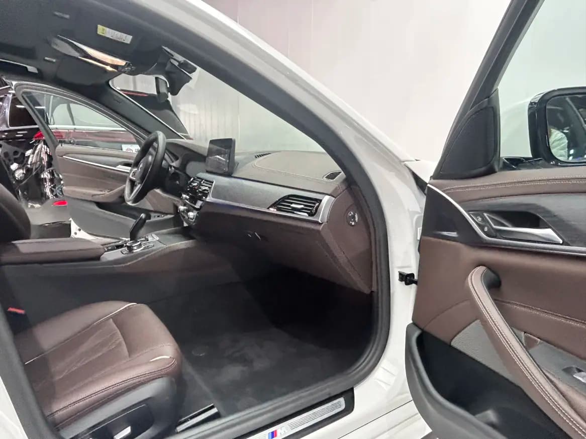 BMW 5 Series PHEV 2022 г. 72116 км. — фото 17