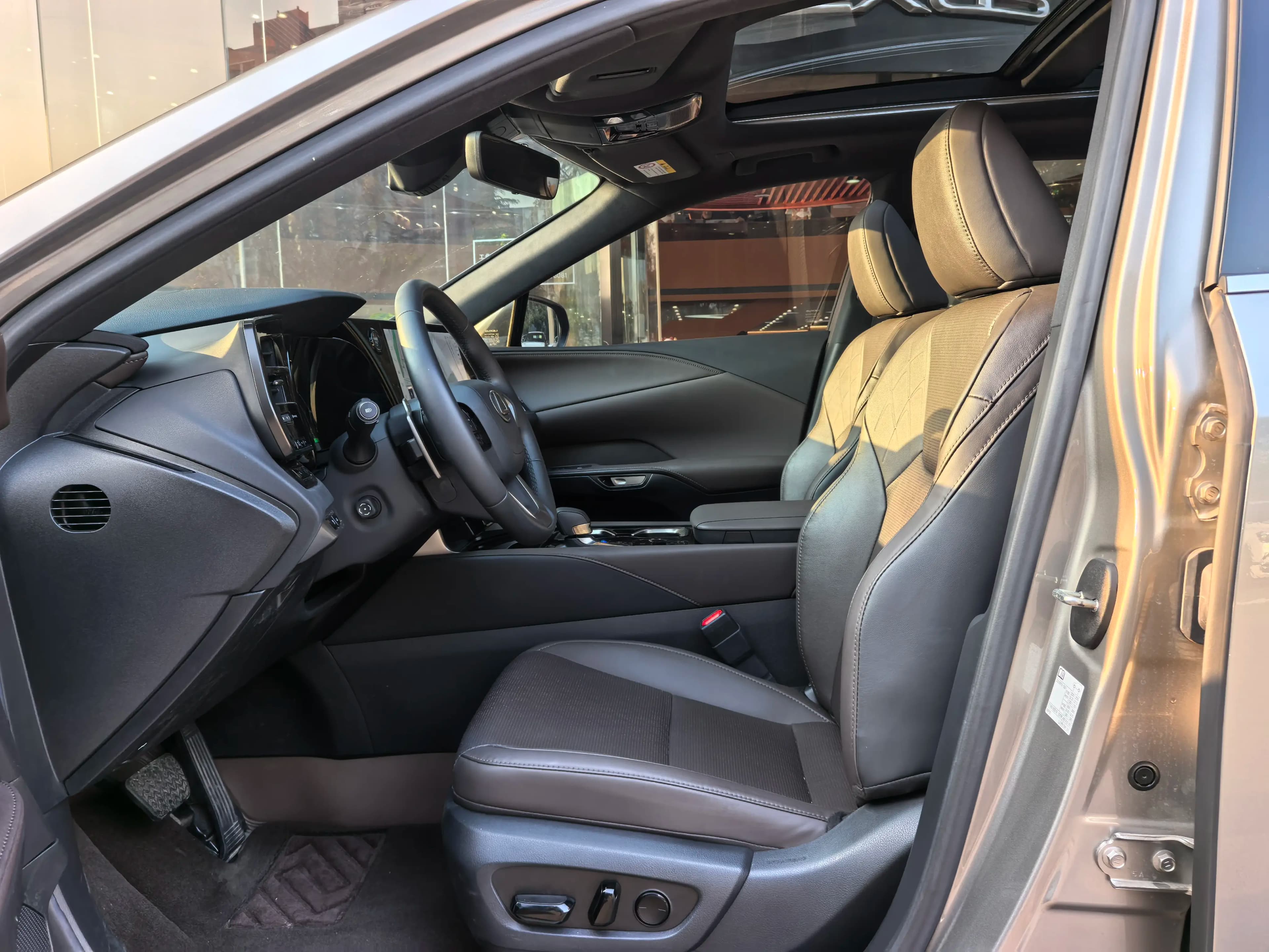 Lexus RX 2024 г. 12075 км. — фото 15