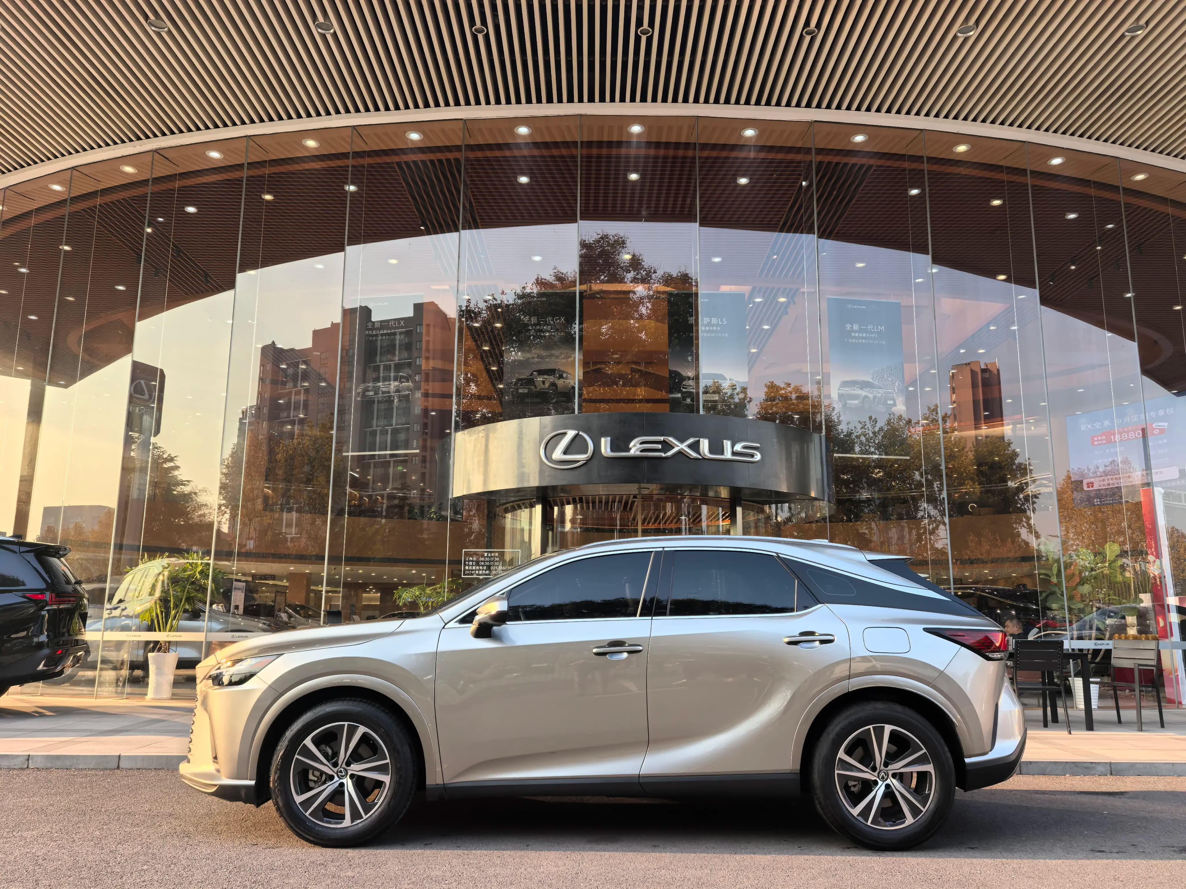 Lexus RX 2024 г. 12075 км. — фото 3