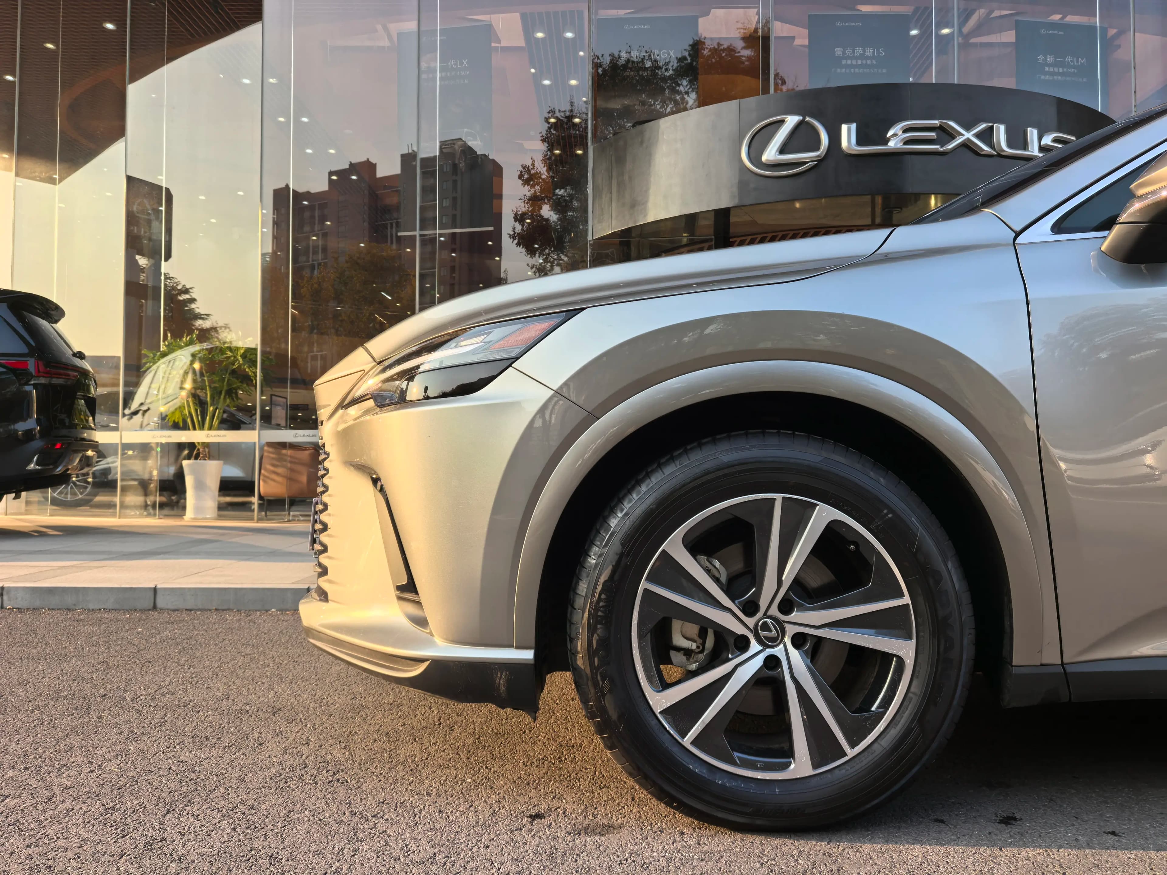 Lexus RX 2024 г. 12075 км. — фото 10