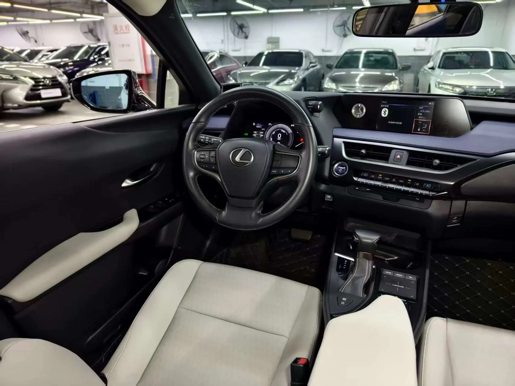 Lexus UX 2022 г. 21099 км. — фото 11