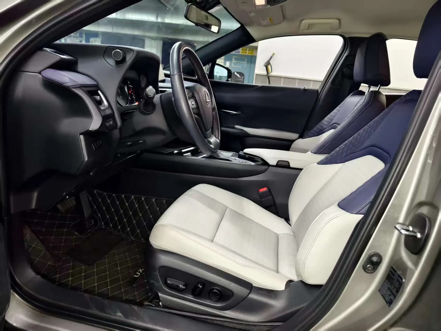 Lexus UX 2022 г. 21099 км. — фото 12