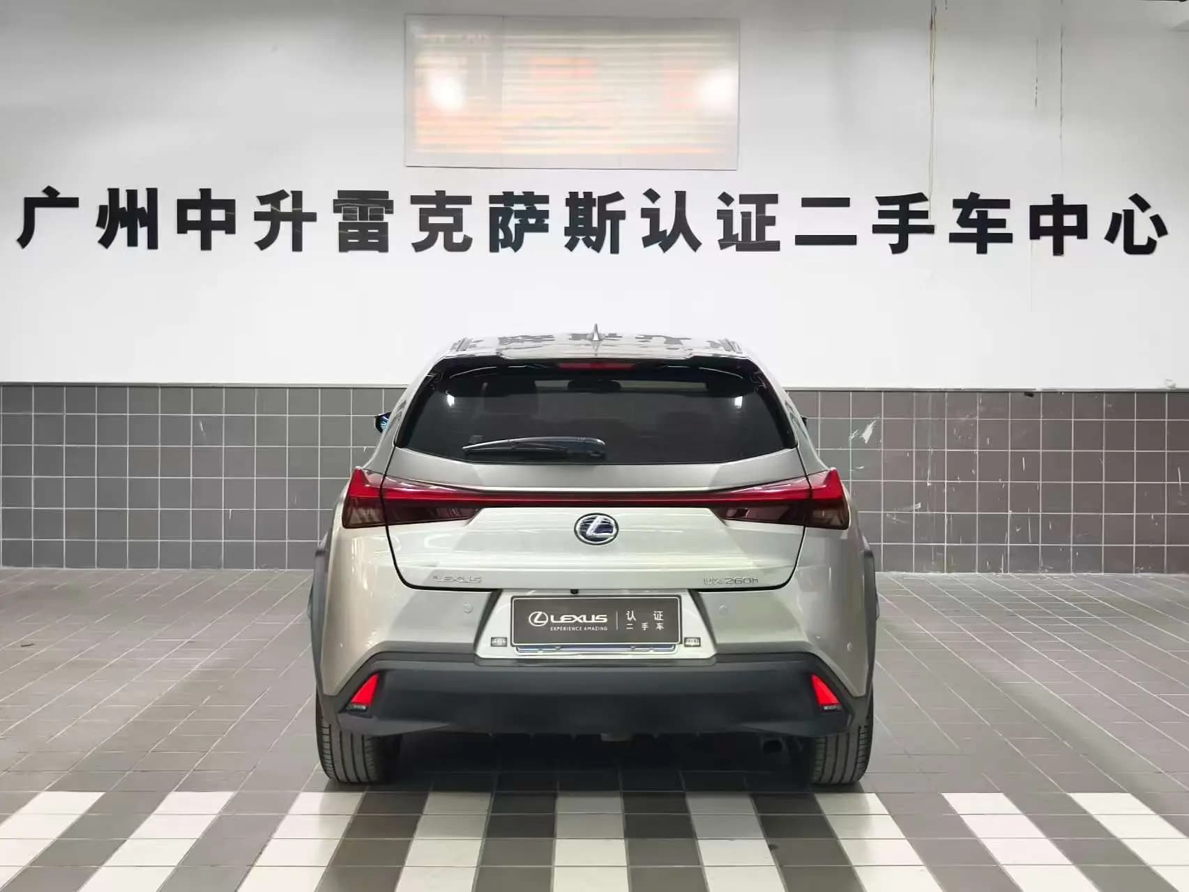 Lexus UX 2022 г. 21099 км. — фото 4